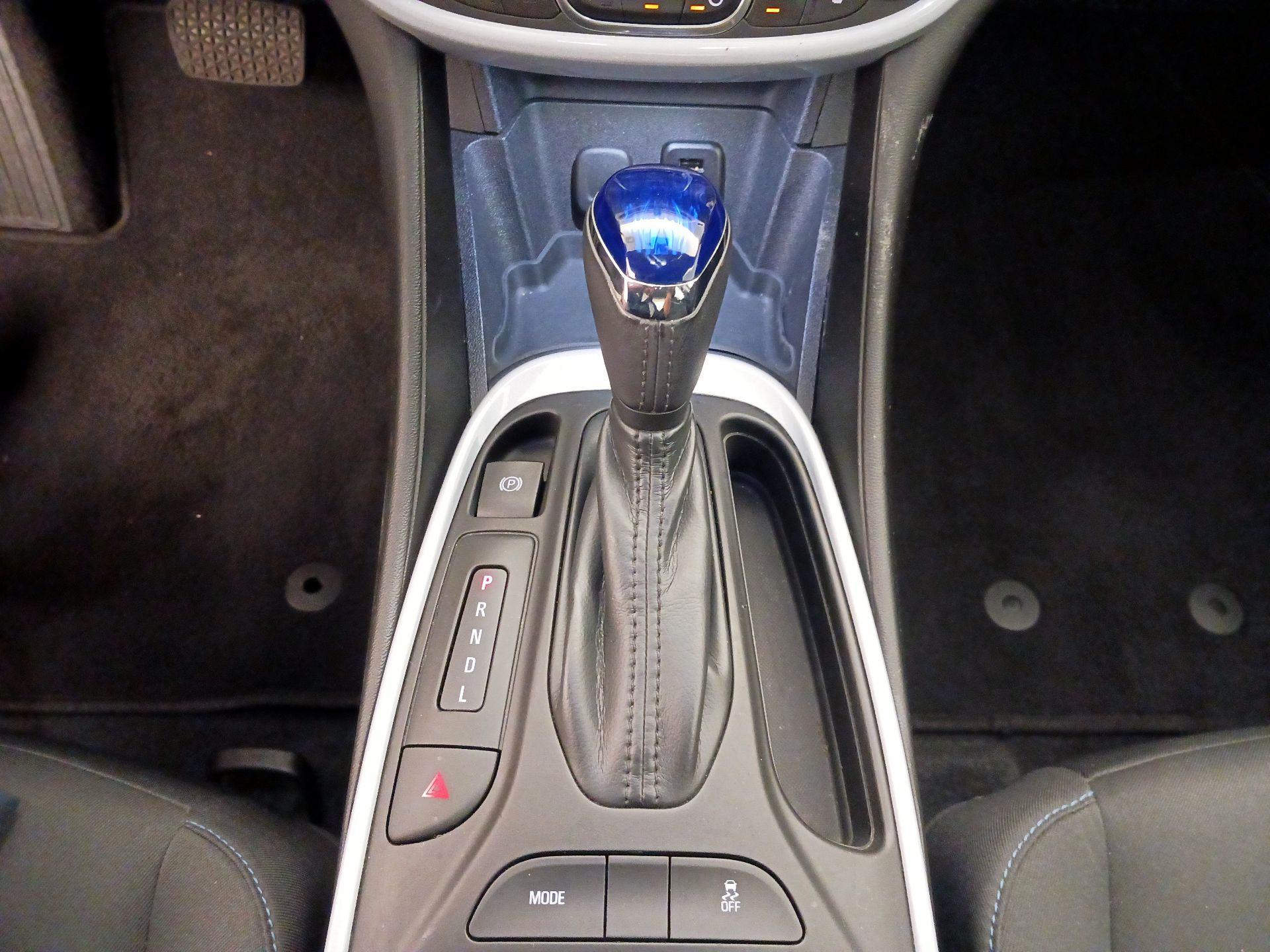 Thumbnail: 2017 Chevrolet Volt - 17