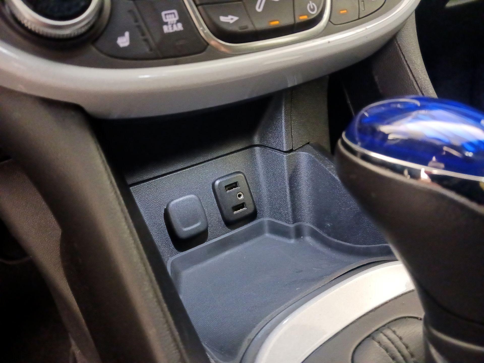 Thumbnail: 2017 Chevrolet Volt - 18