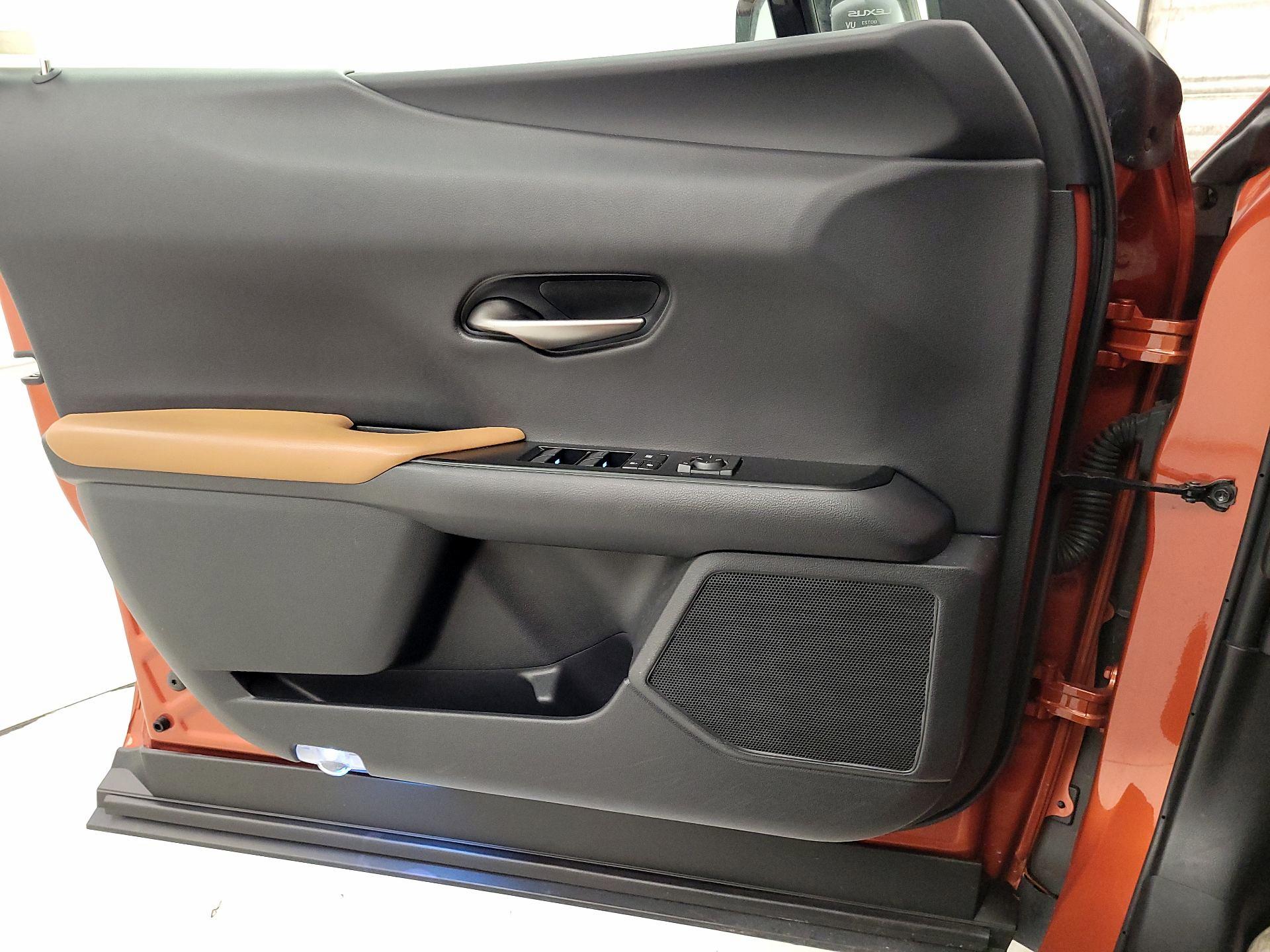 Thumbnail: 2019 Lexus UX - 12