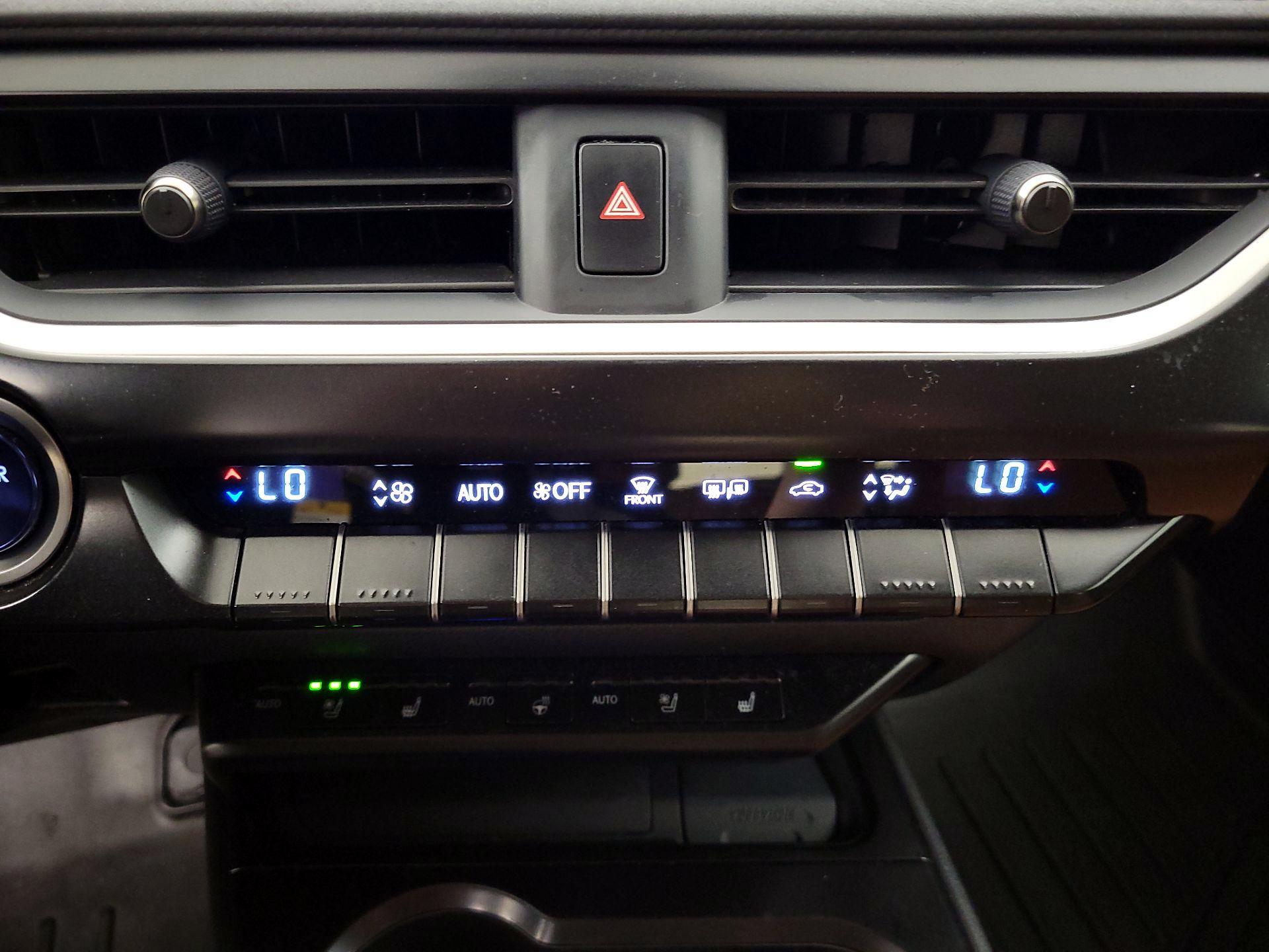 Thumbnail: 2019 Lexus UX - 16