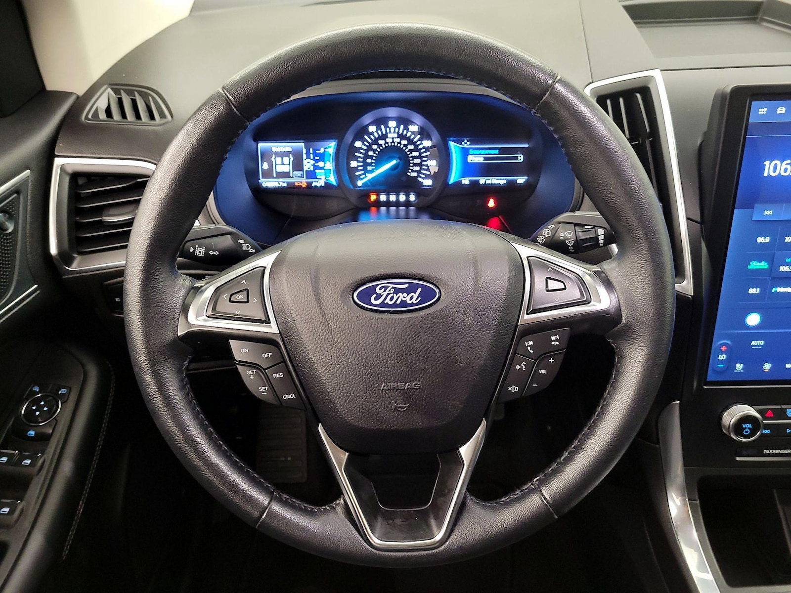 2024 Ford Edge Titanium - Photo 11