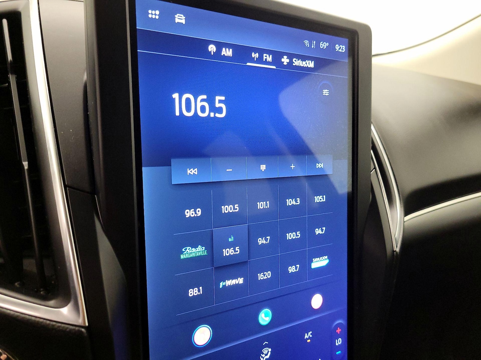 2024 Ford Edge Titanium - Photo 16