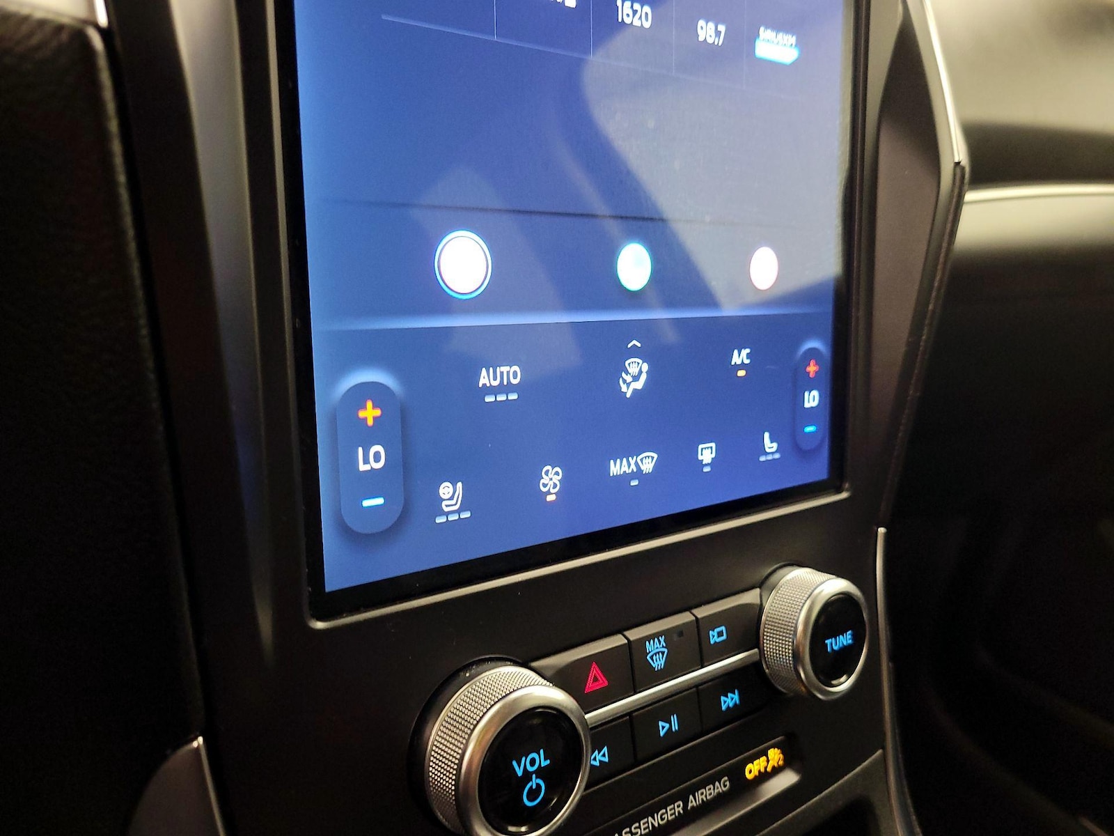 2024 Ford Edge Titanium - Photo 17