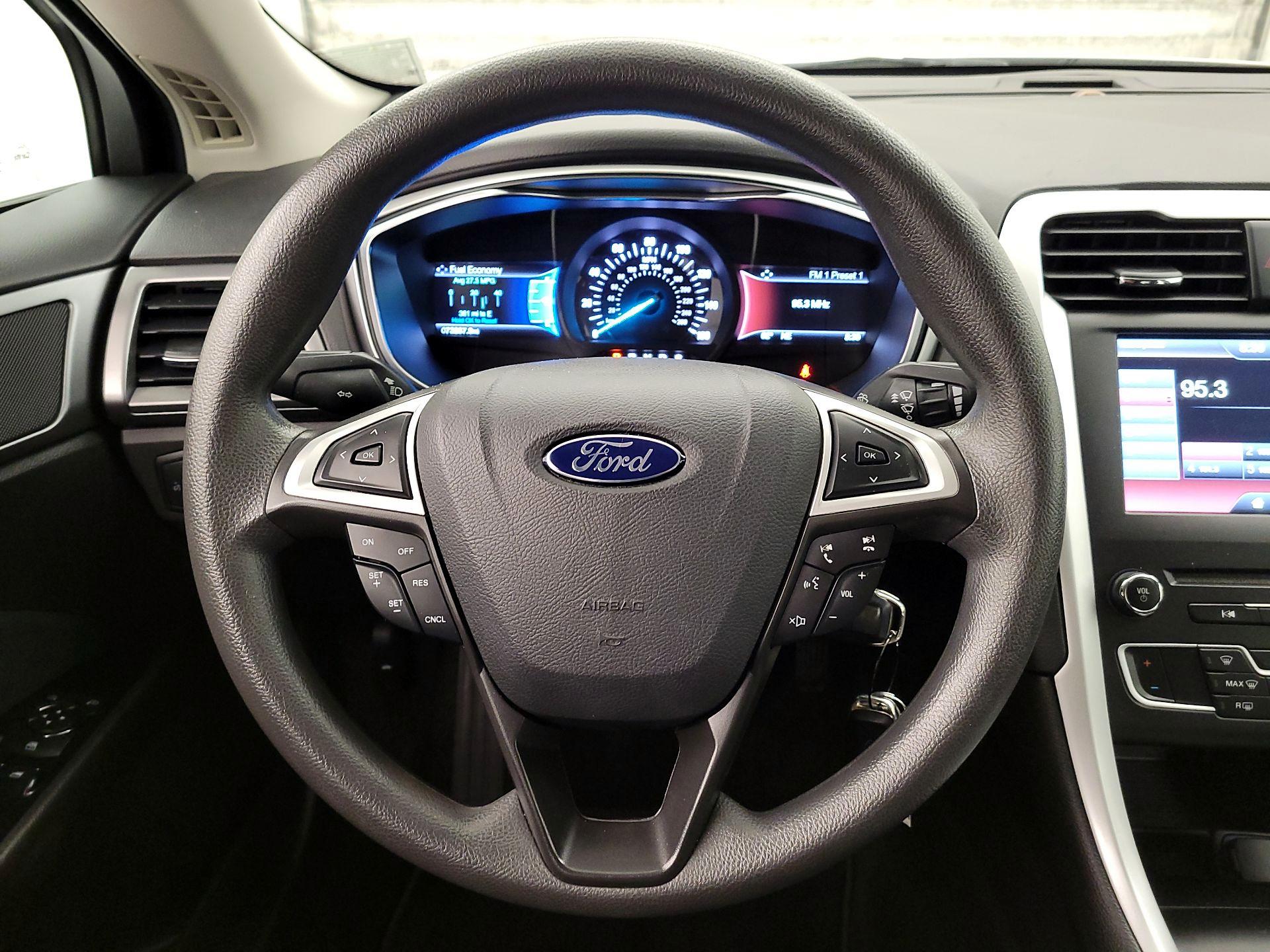 Thumbnail: 2016 Ford Fusion - 10