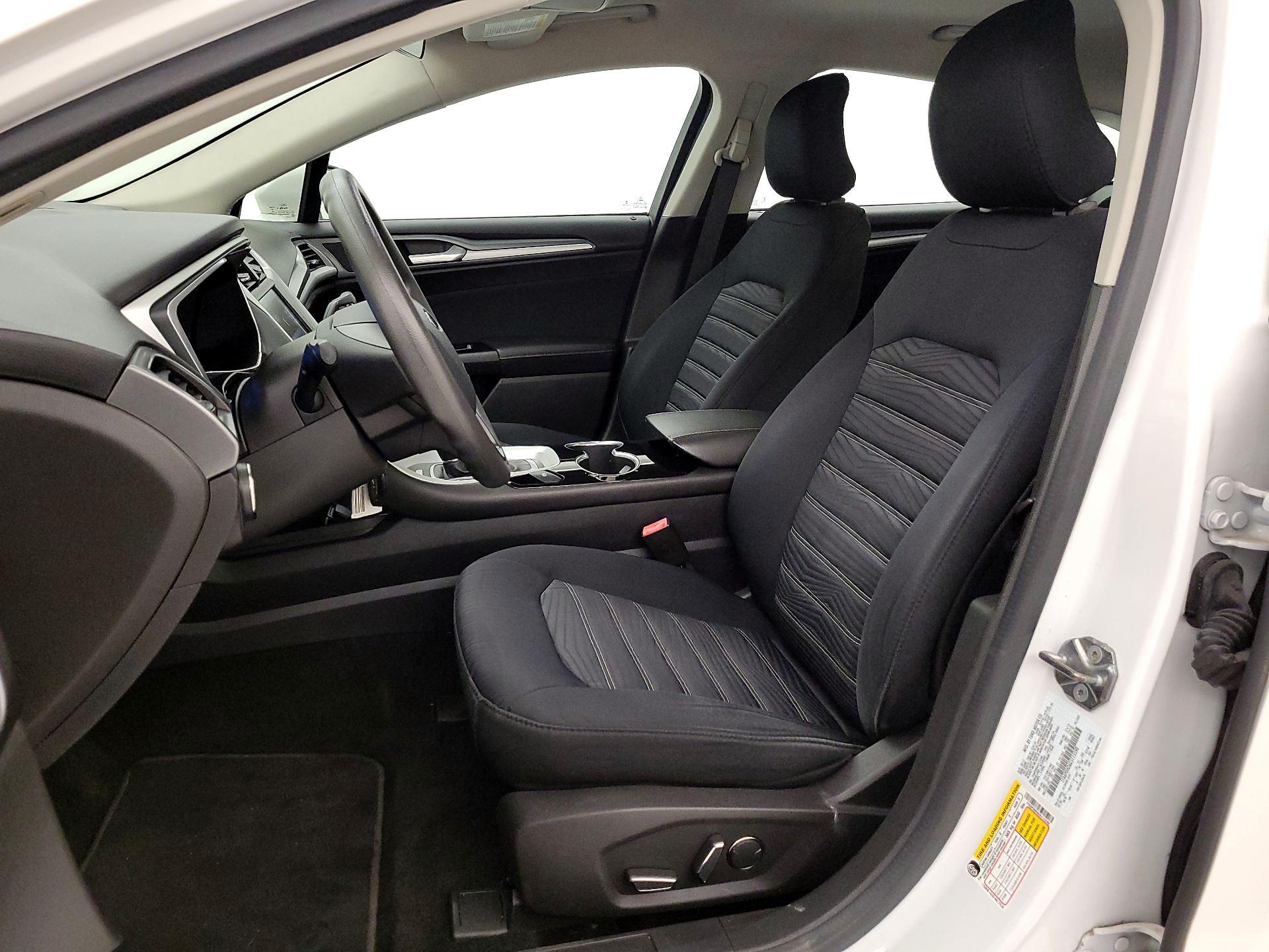 Thumbnail: 2016 Ford Fusion - 11