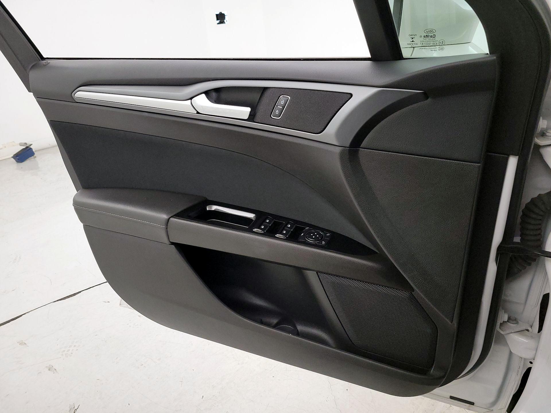 Thumbnail: 2016 Ford Fusion - 12