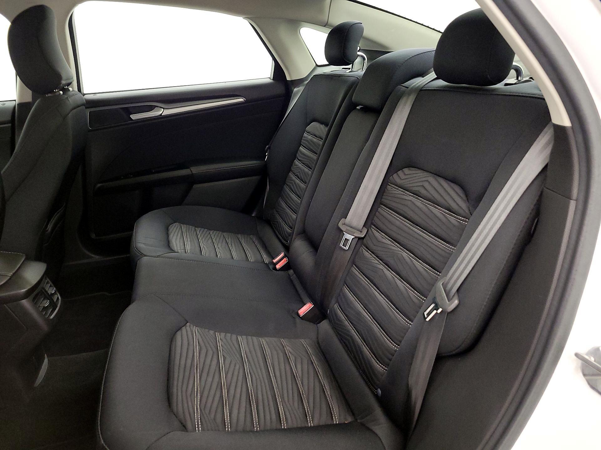 Thumbnail: 2016 Ford Fusion - 18