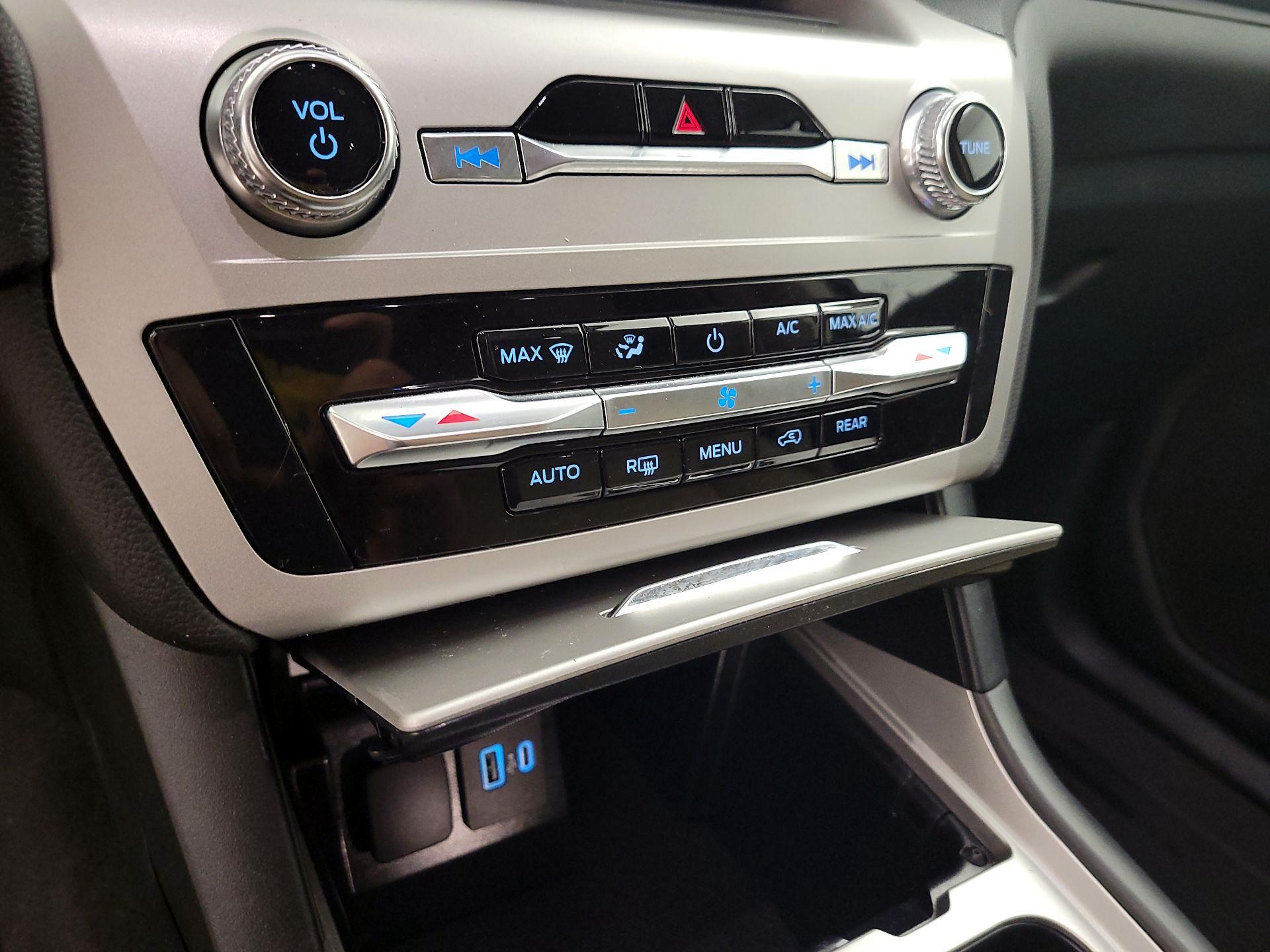 Thumbnail: 2022 Ford Explorer - 16