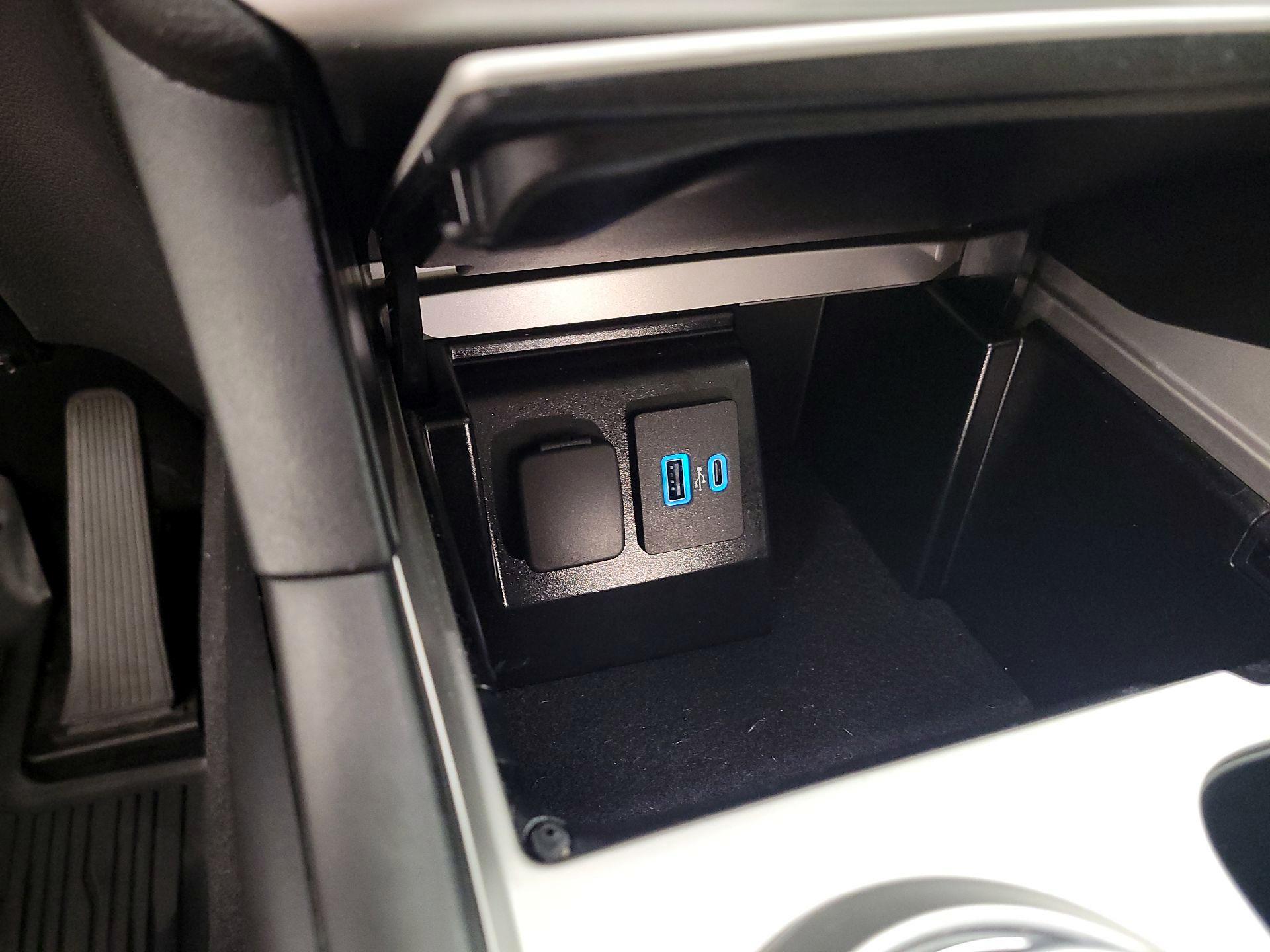 Thumbnail: 2022 Ford Explorer - 18