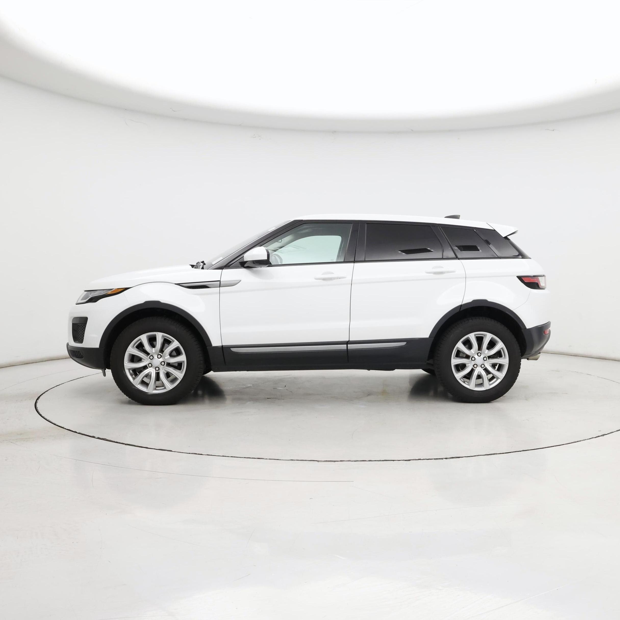Thumbnail: 2018 Land Rover Range Rover Evoque - 3
