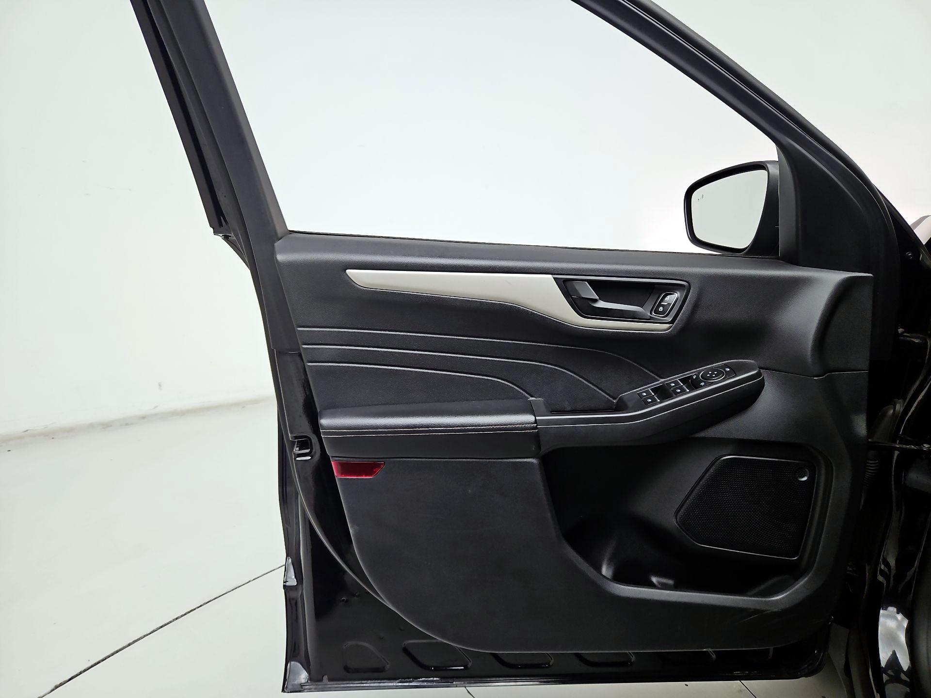 Thumbnail: 2022 Ford Escape - 12