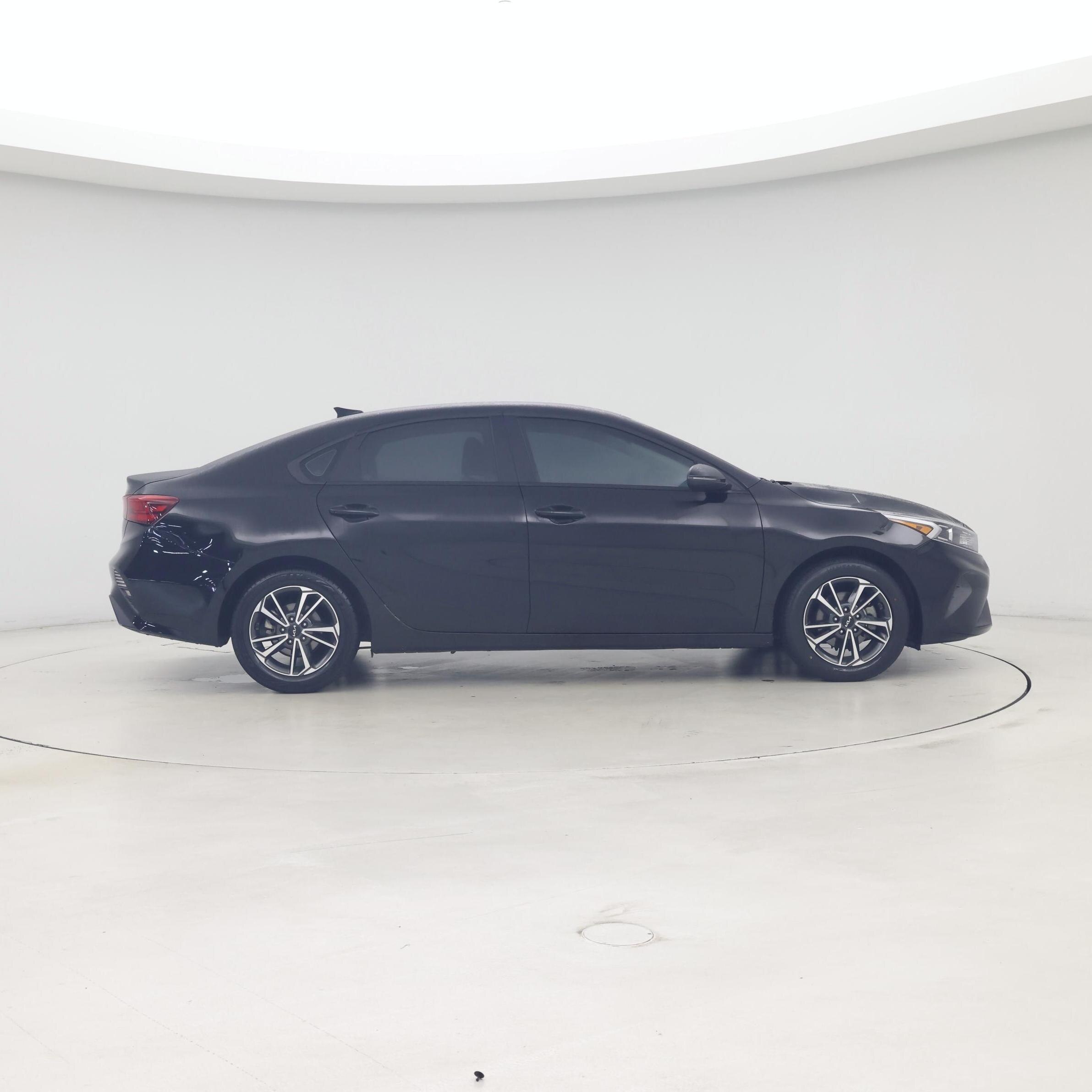 Thumbnail: 2023 Kia Forte - 7