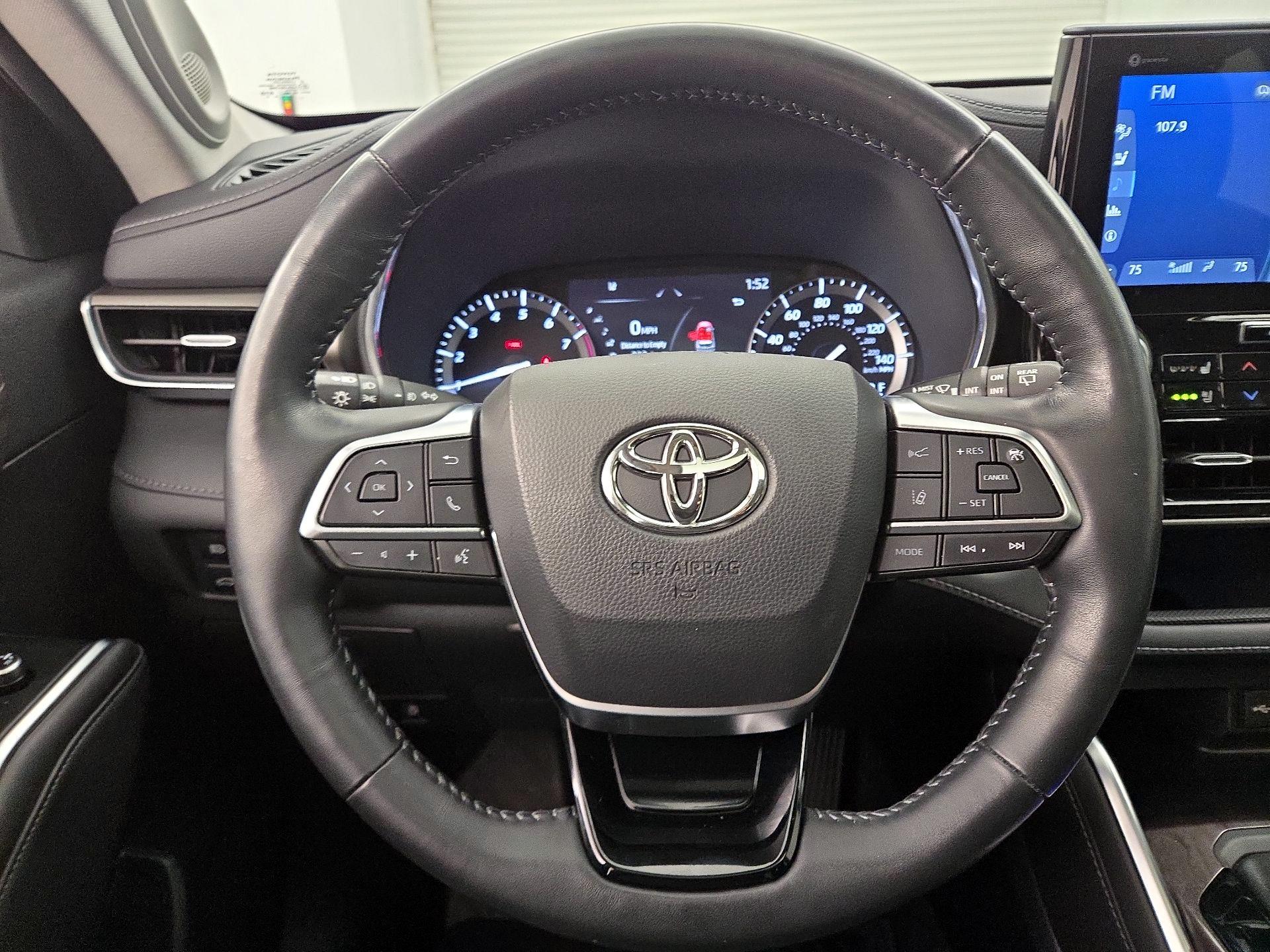 Thumbnail: 2021 Toyota Highlander - 10