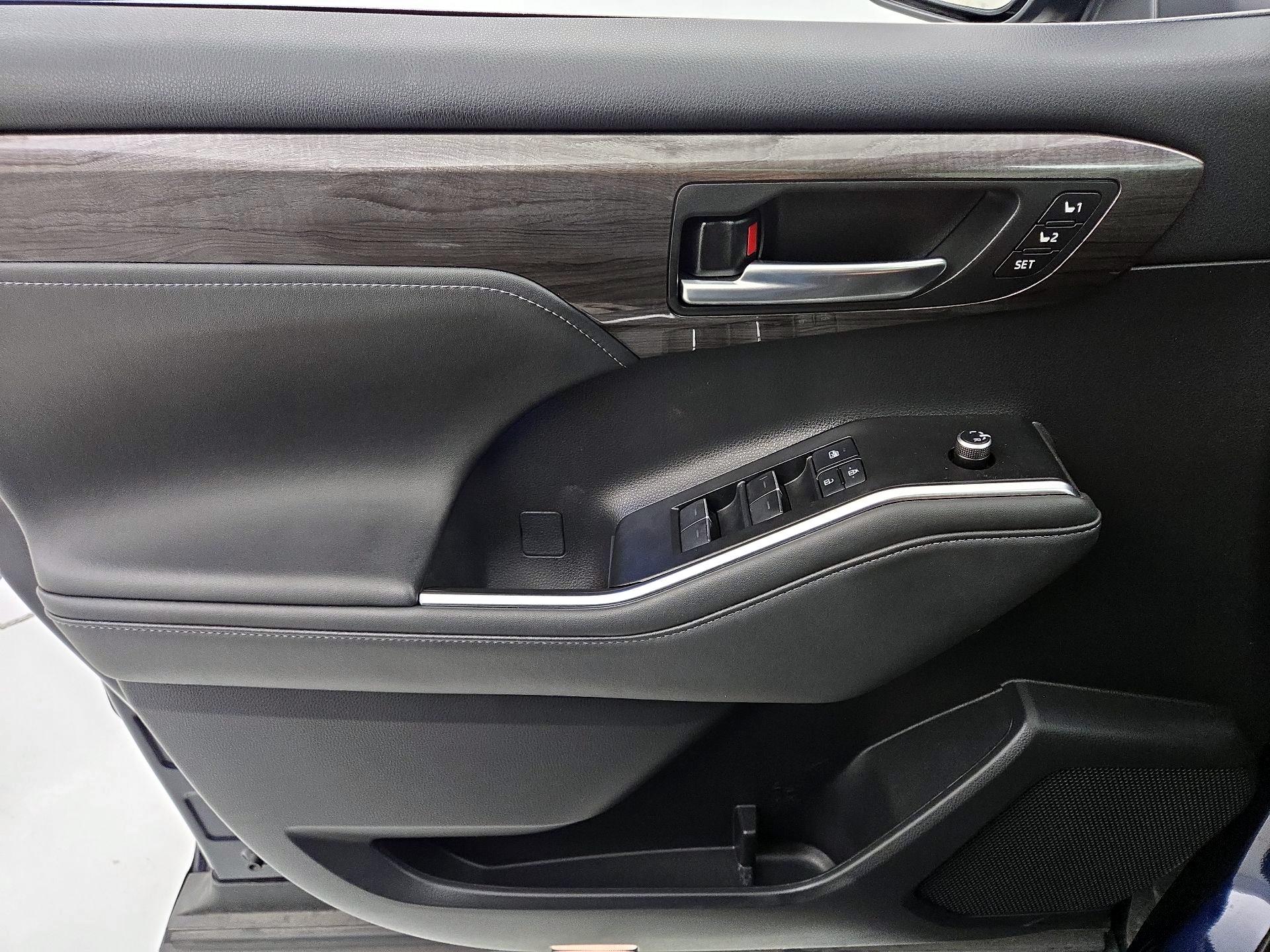 Thumbnail: 2021 Toyota Highlander - 12