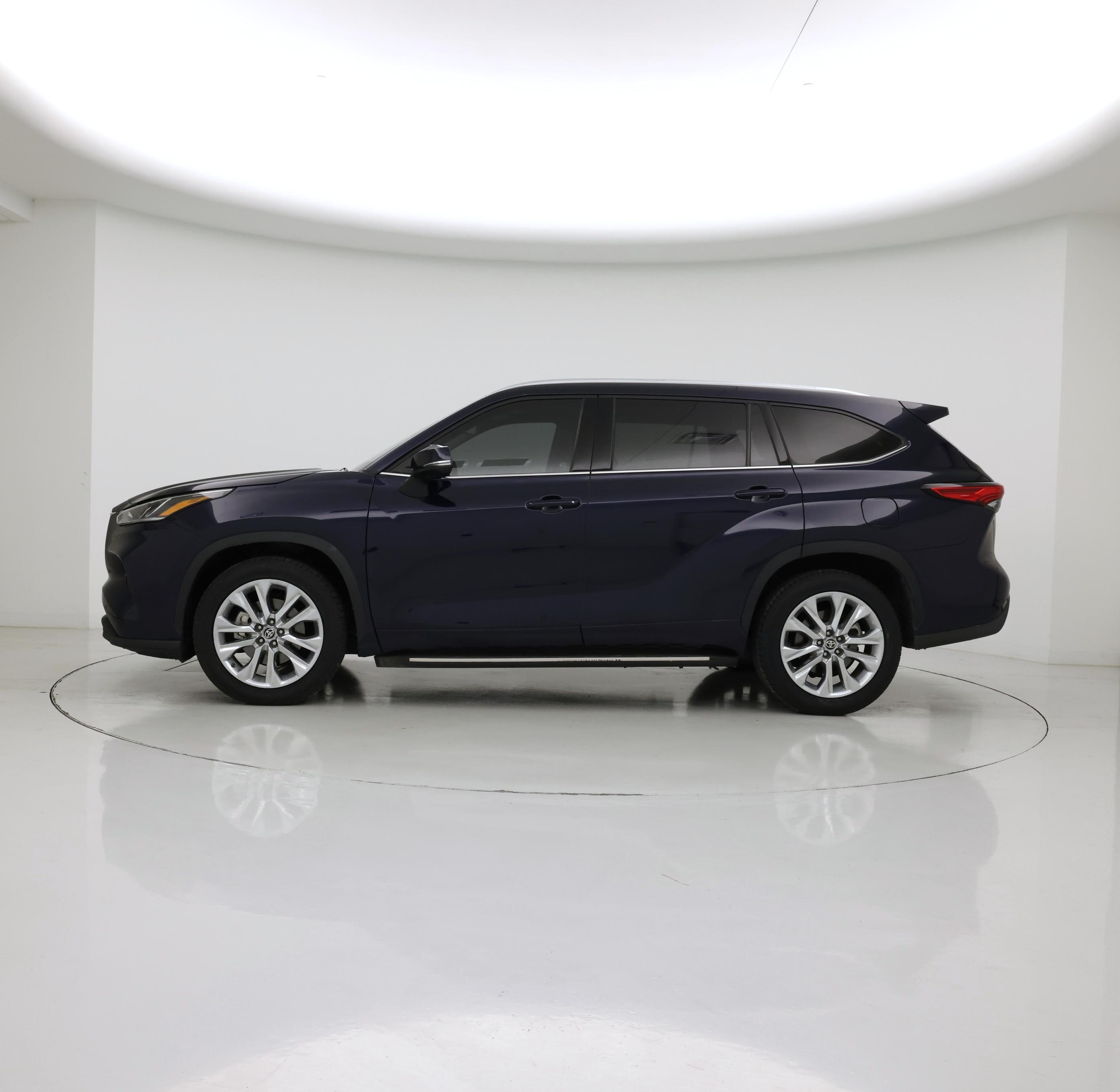 Thumbnail: 2021 Toyota Highlander - 3