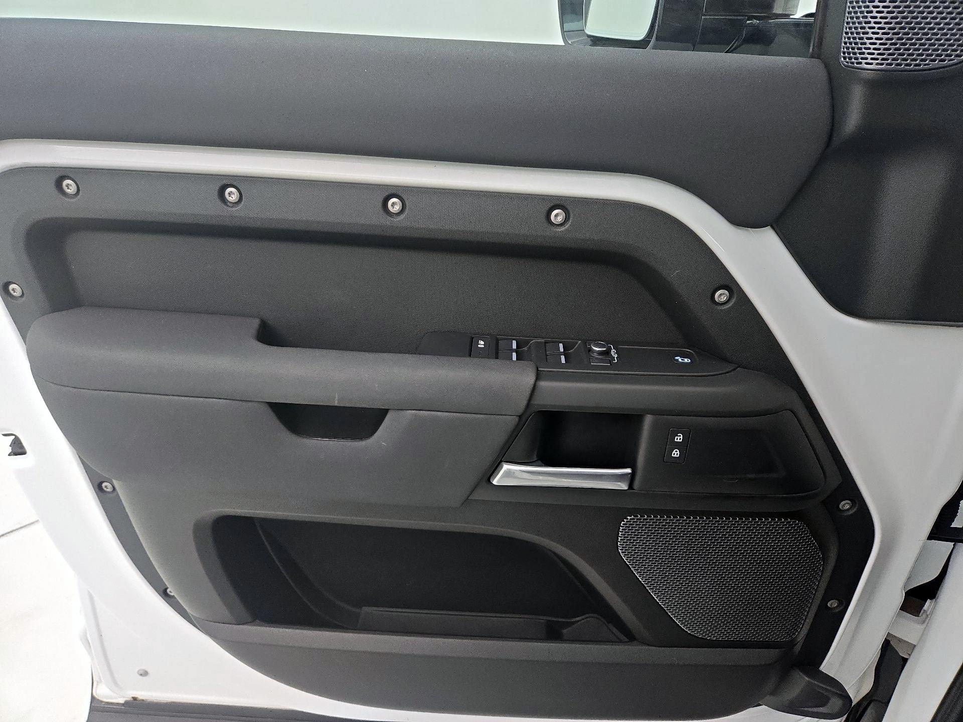 Thumbnail: 2022 Land Rover Defender - 12