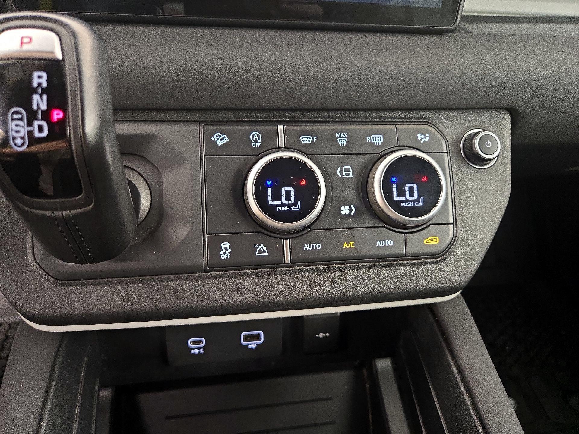 Thumbnail: 2022 Land Rover Defender - 16