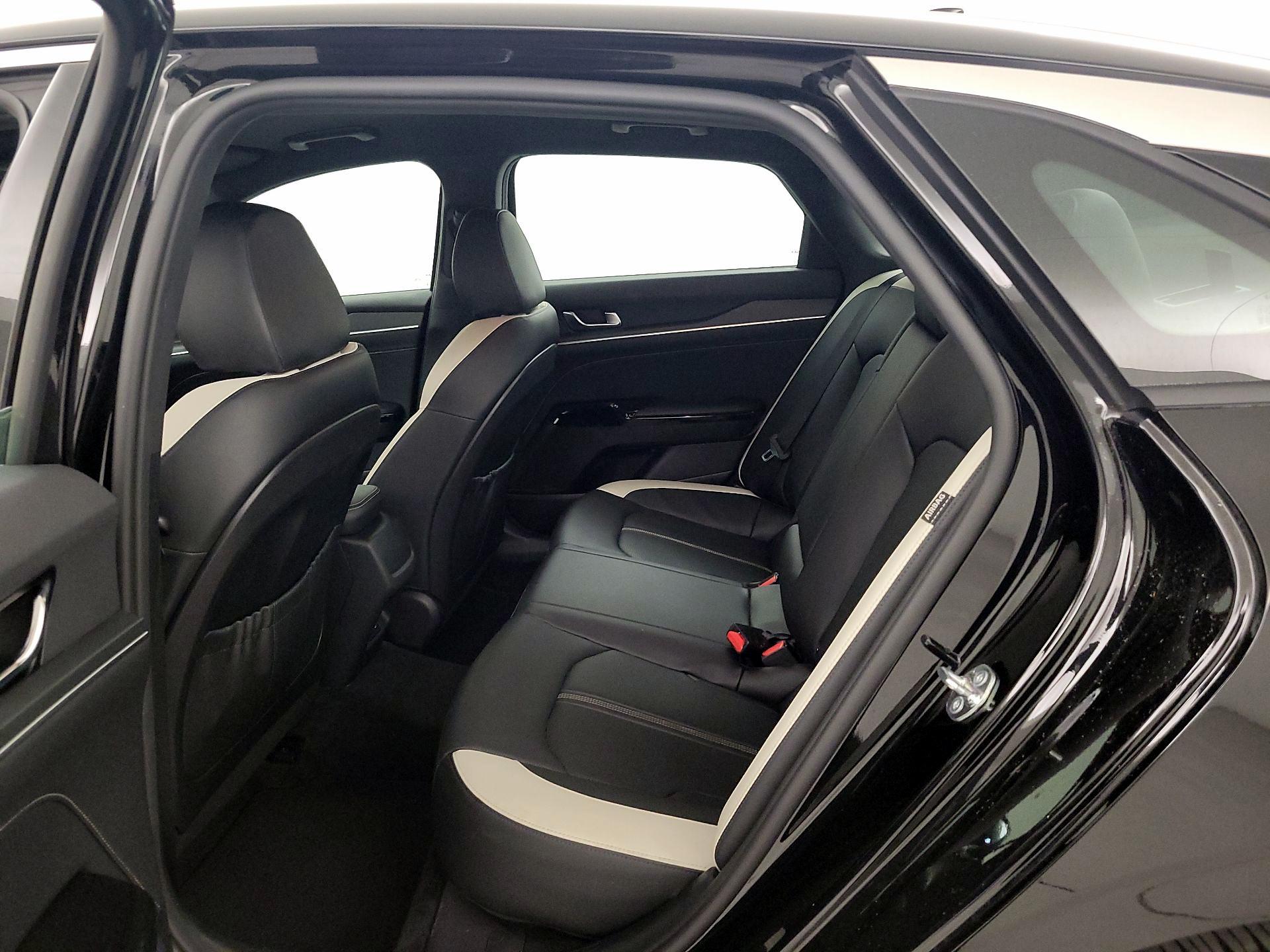 Thumbnail: 2025 Kia K5 - 18