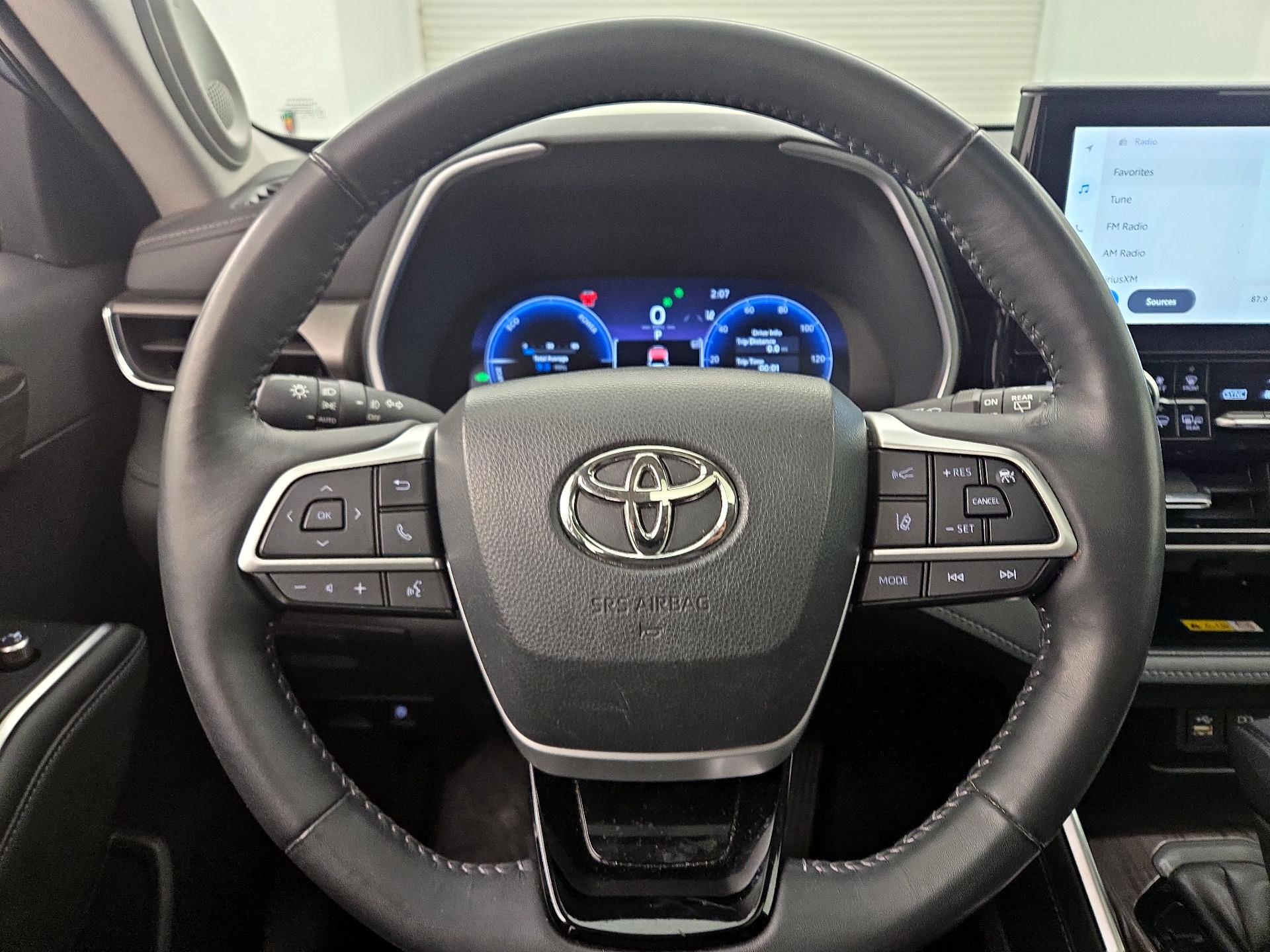 Thumbnail: 2023 Toyota Highlander - 10