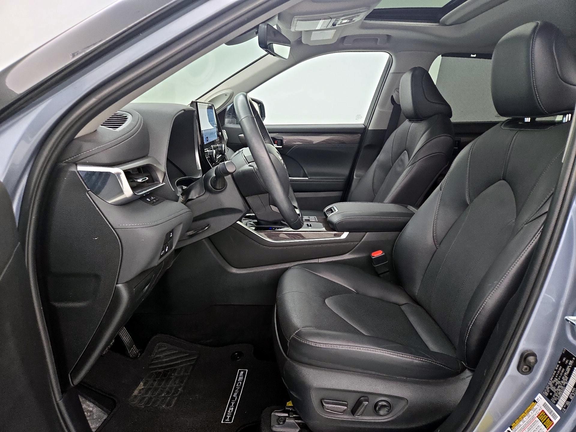 Thumbnail: 2023 Toyota Highlander - 11