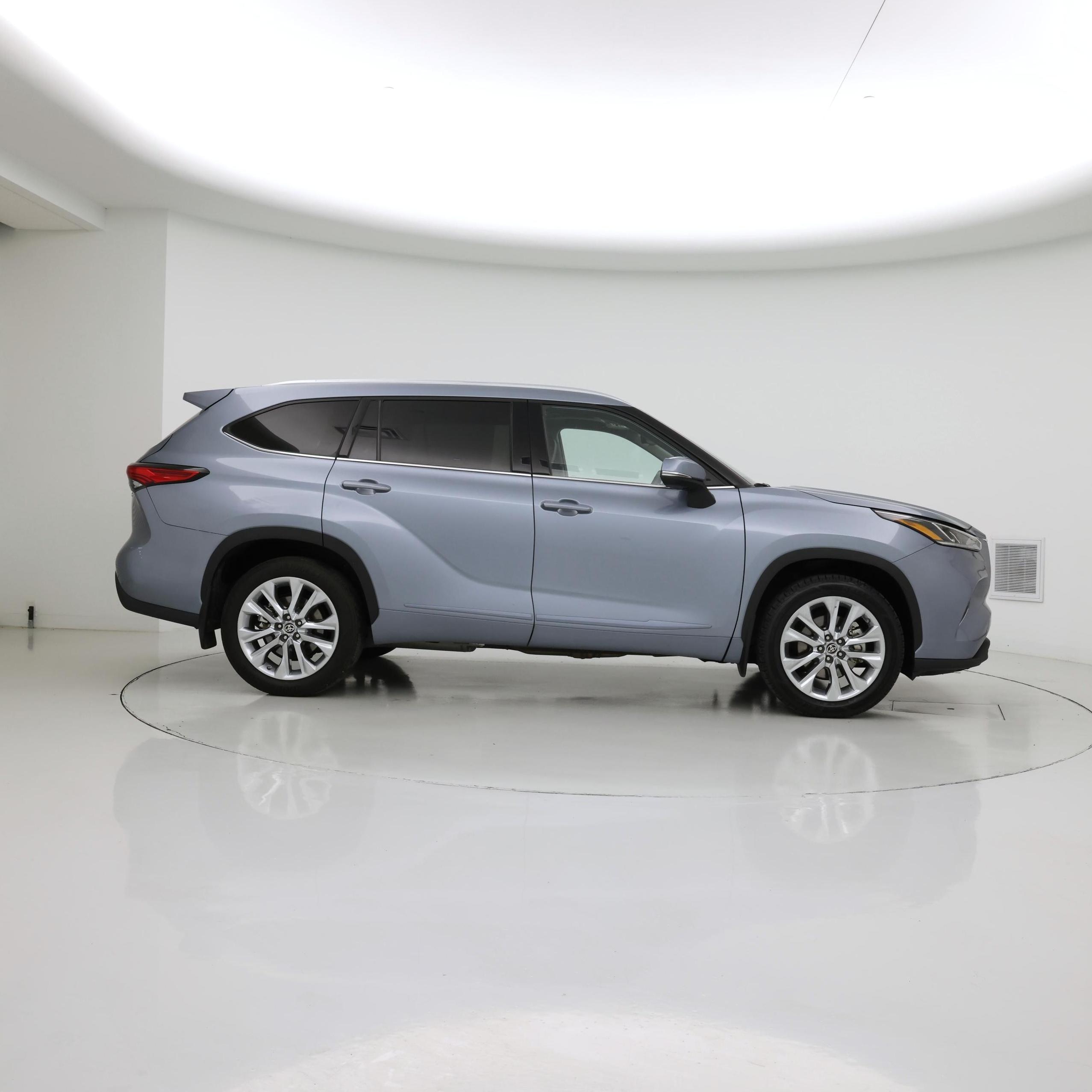 Thumbnail: 2023 Toyota Highlander - 7