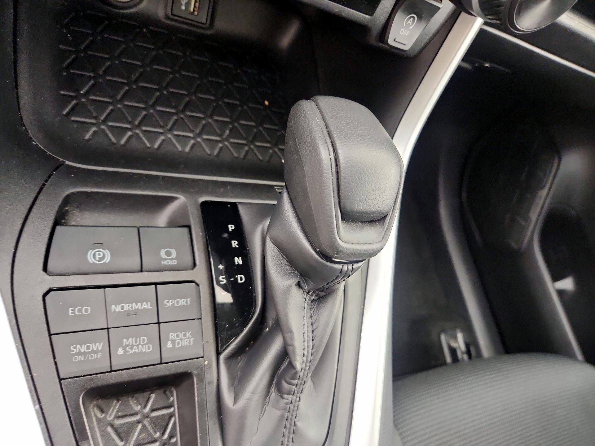 Thumbnail: 2024 Toyota RAV4 - 17