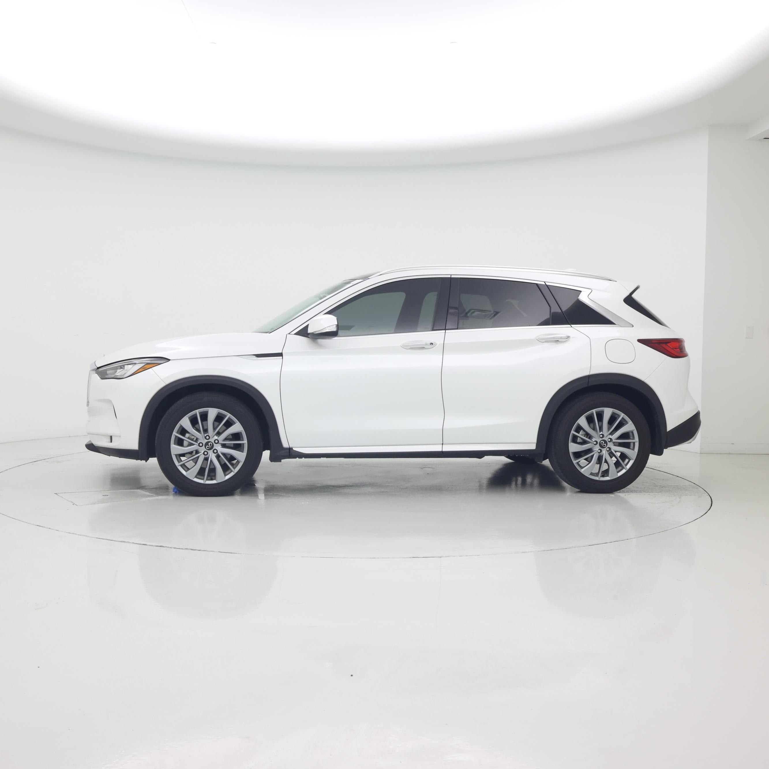 Thumbnail: 2023 INFINITI QX50 - 3