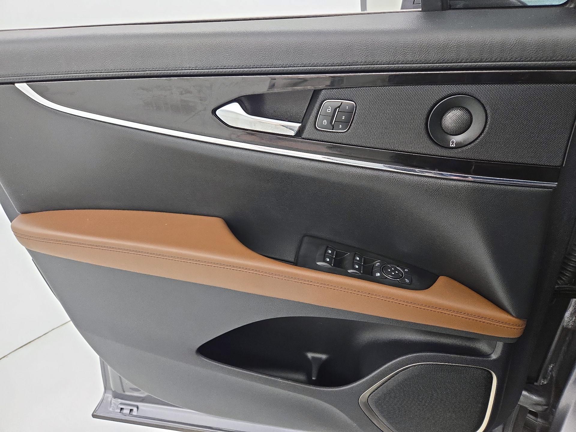 Thumbnail: 2021 Lincoln Nautilus - 12