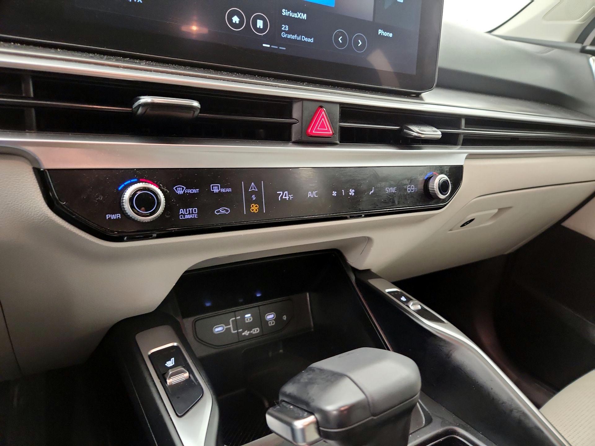 Thumbnail: 2024 Kia Sorento - 14