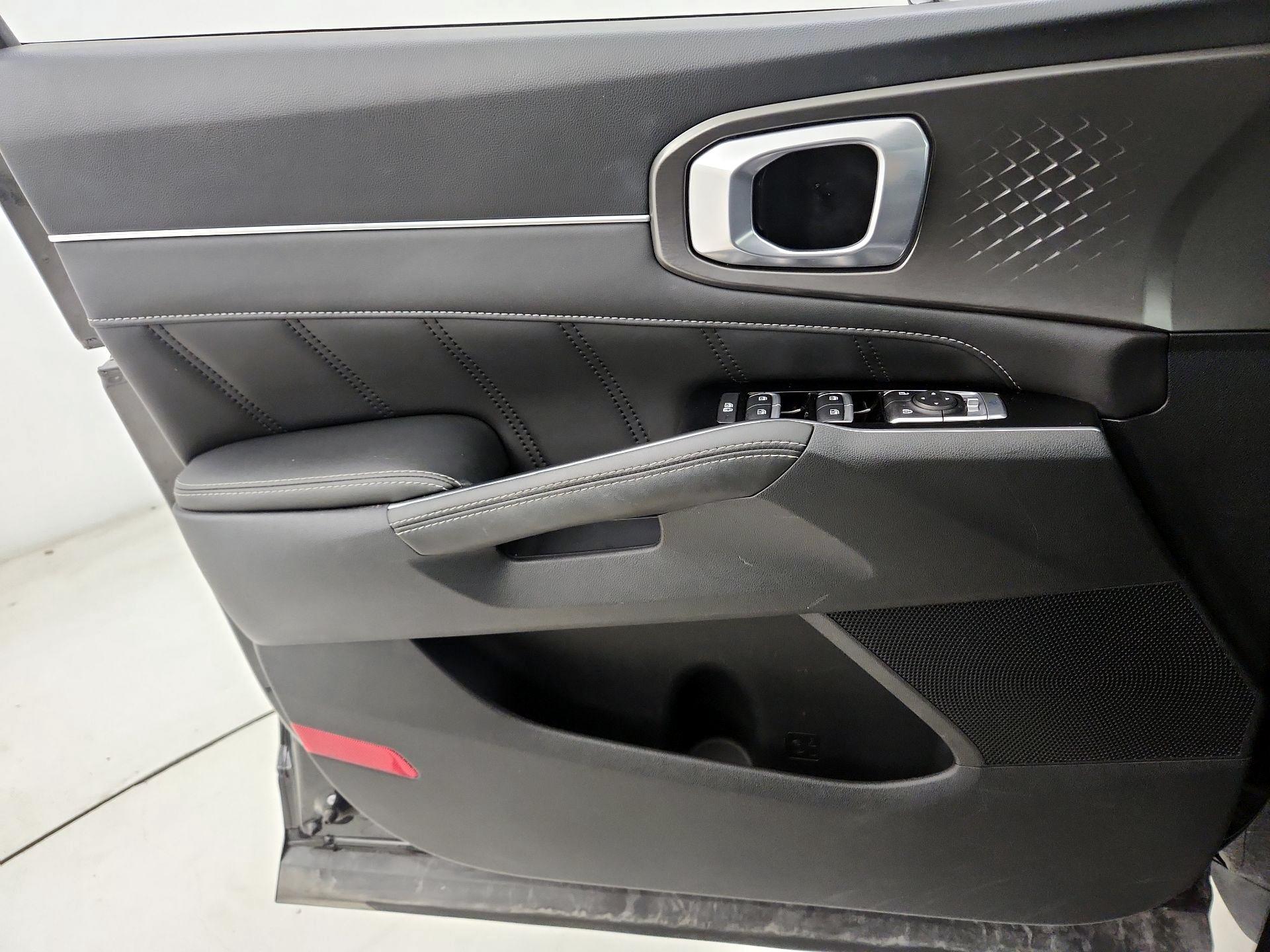 Thumbnail: 2023 Kia Sorento - 12