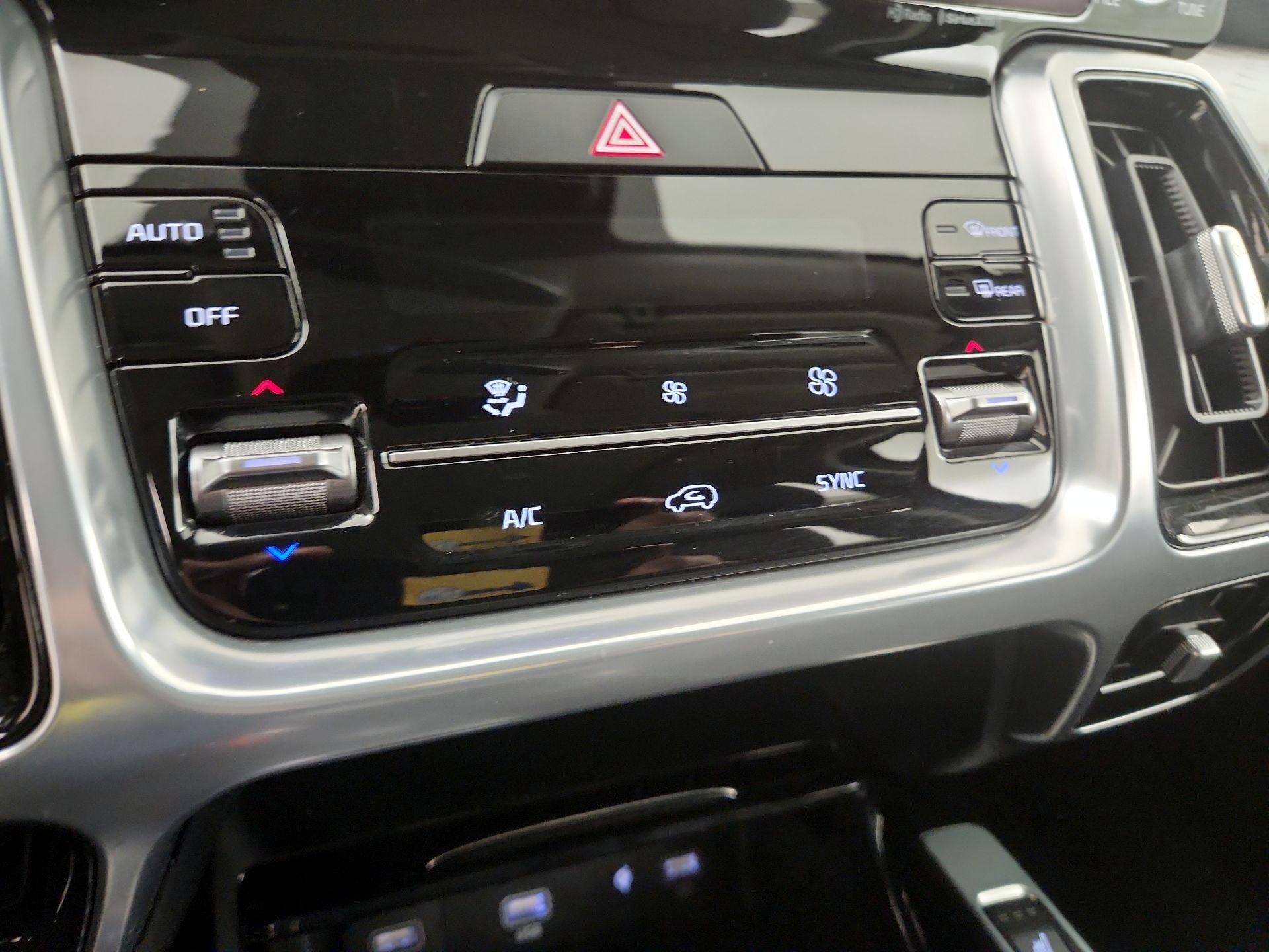 Thumbnail: 2023 Kia Sorento - 16