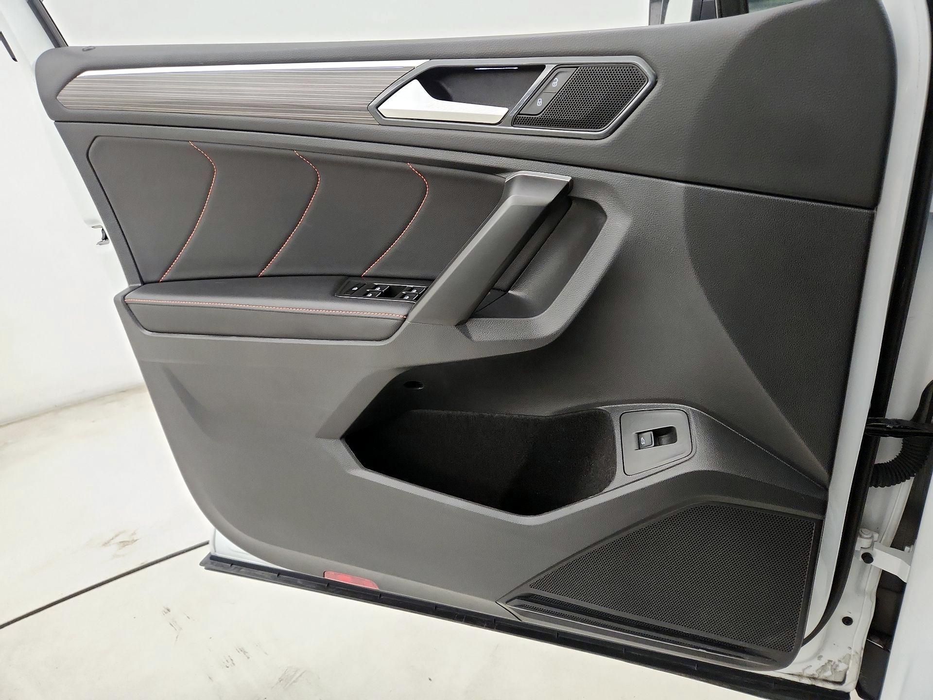 Thumbnail: 2024 Volkswagen Tiguan - 12