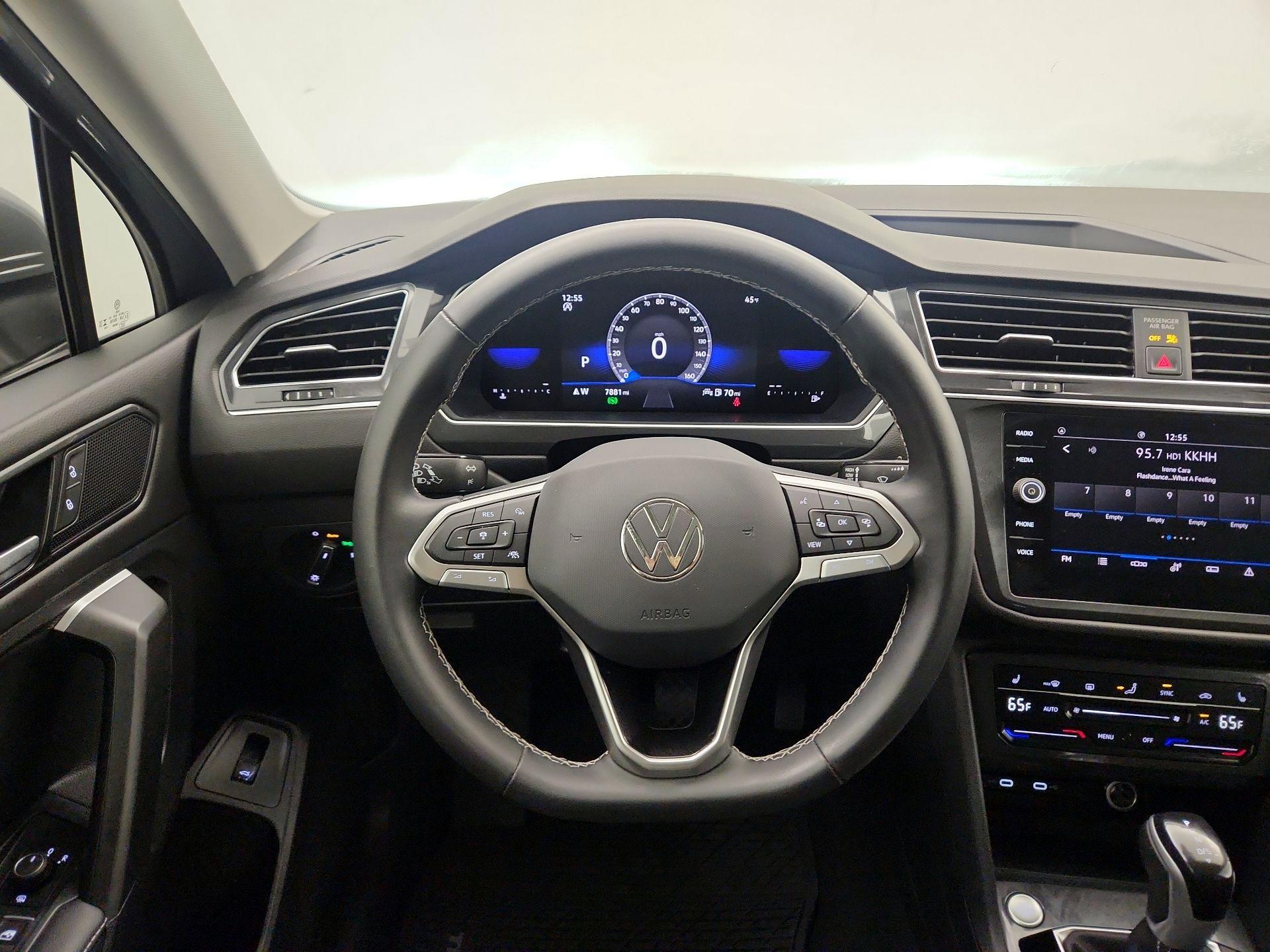 Thumbnail: 2023 Volkswagen Tiguan - 10