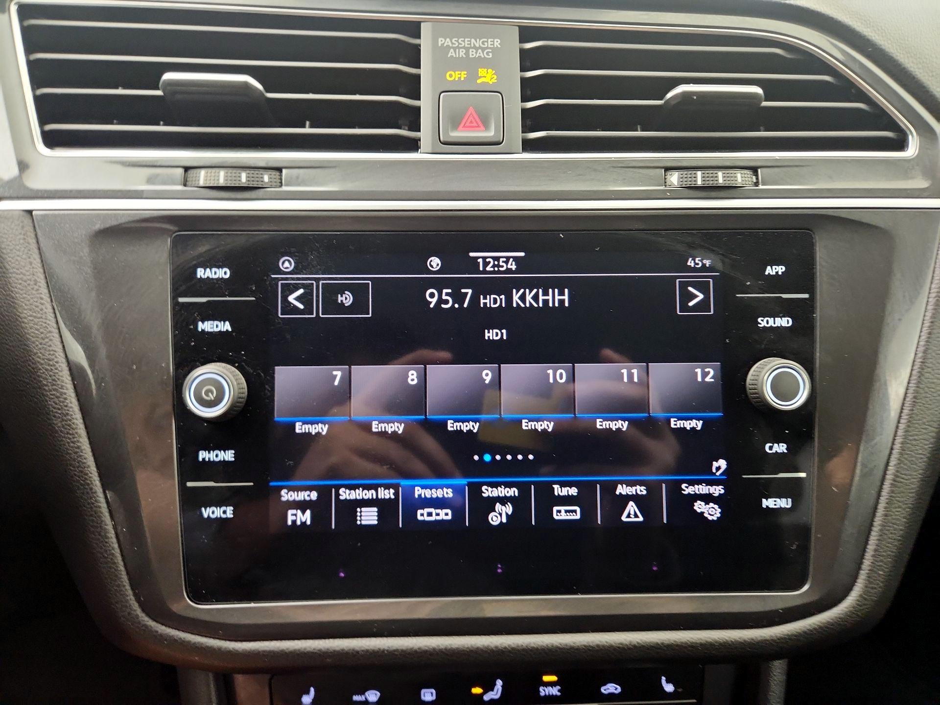 Thumbnail: 2023 Volkswagen Tiguan - 13