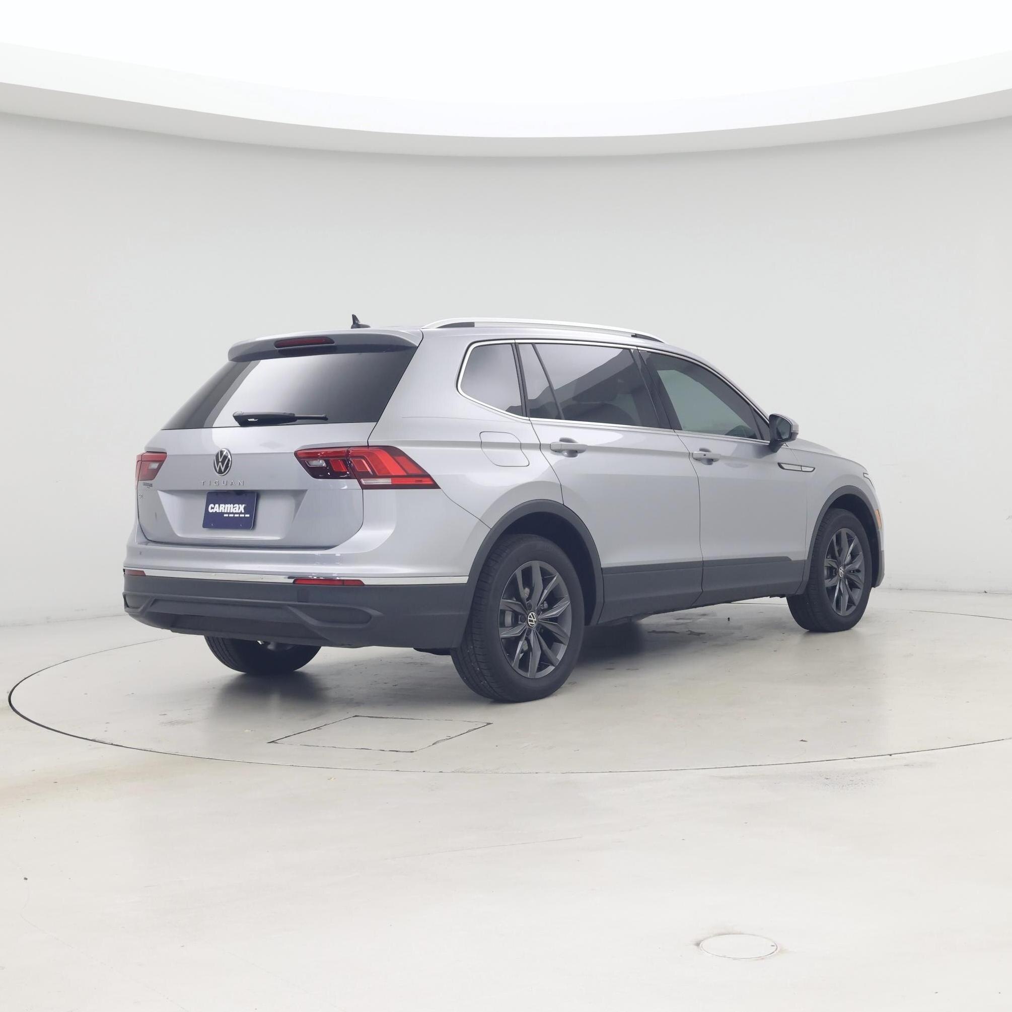 Thumbnail: 2023 Volkswagen Tiguan - 8