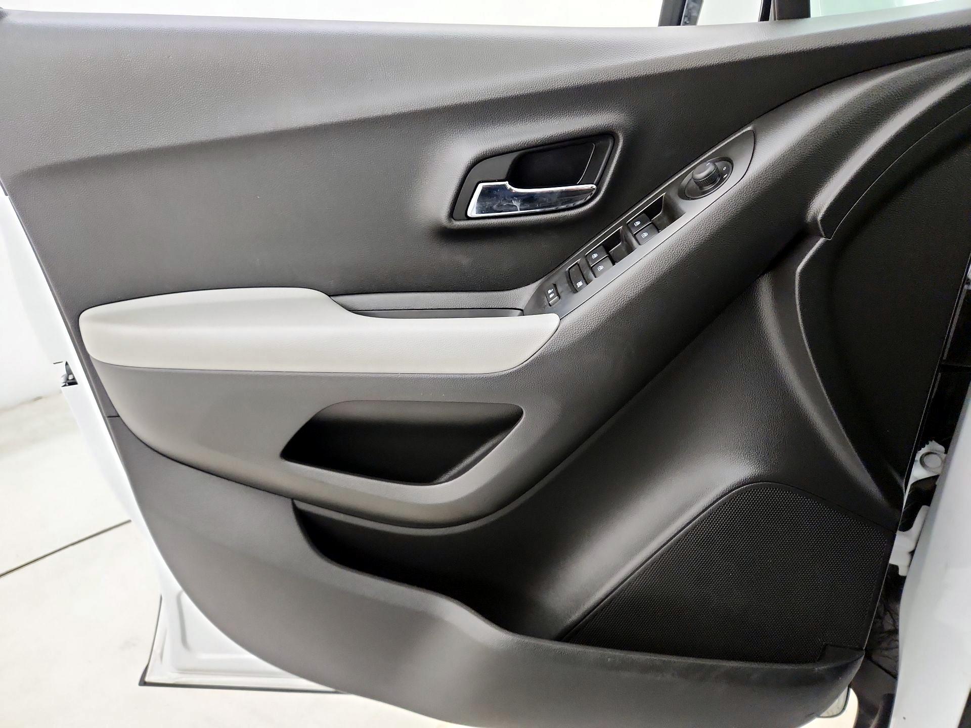 Thumbnail: 2021 Chevrolet Trax - 12