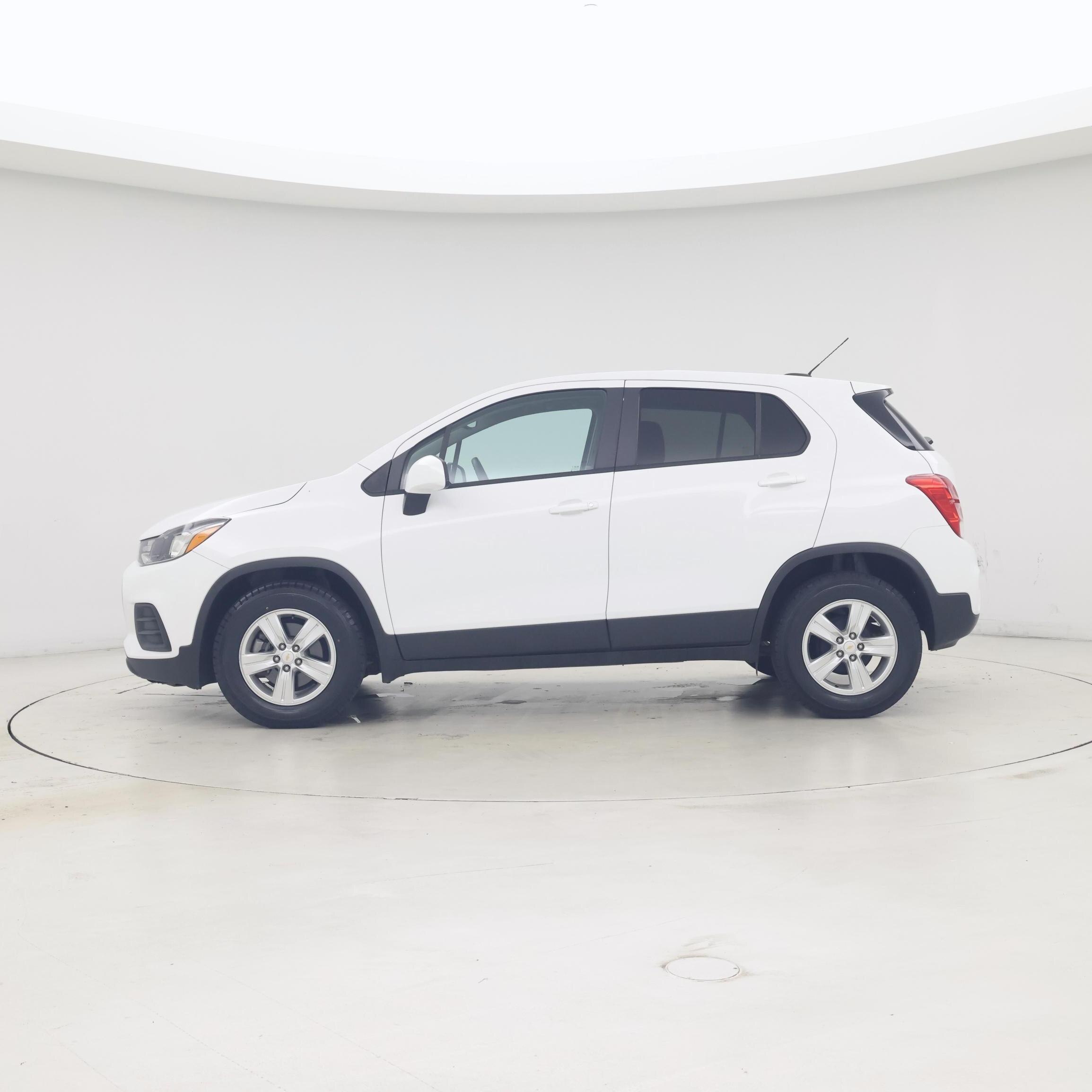 Thumbnail: 2021 Chevrolet Trax - 3