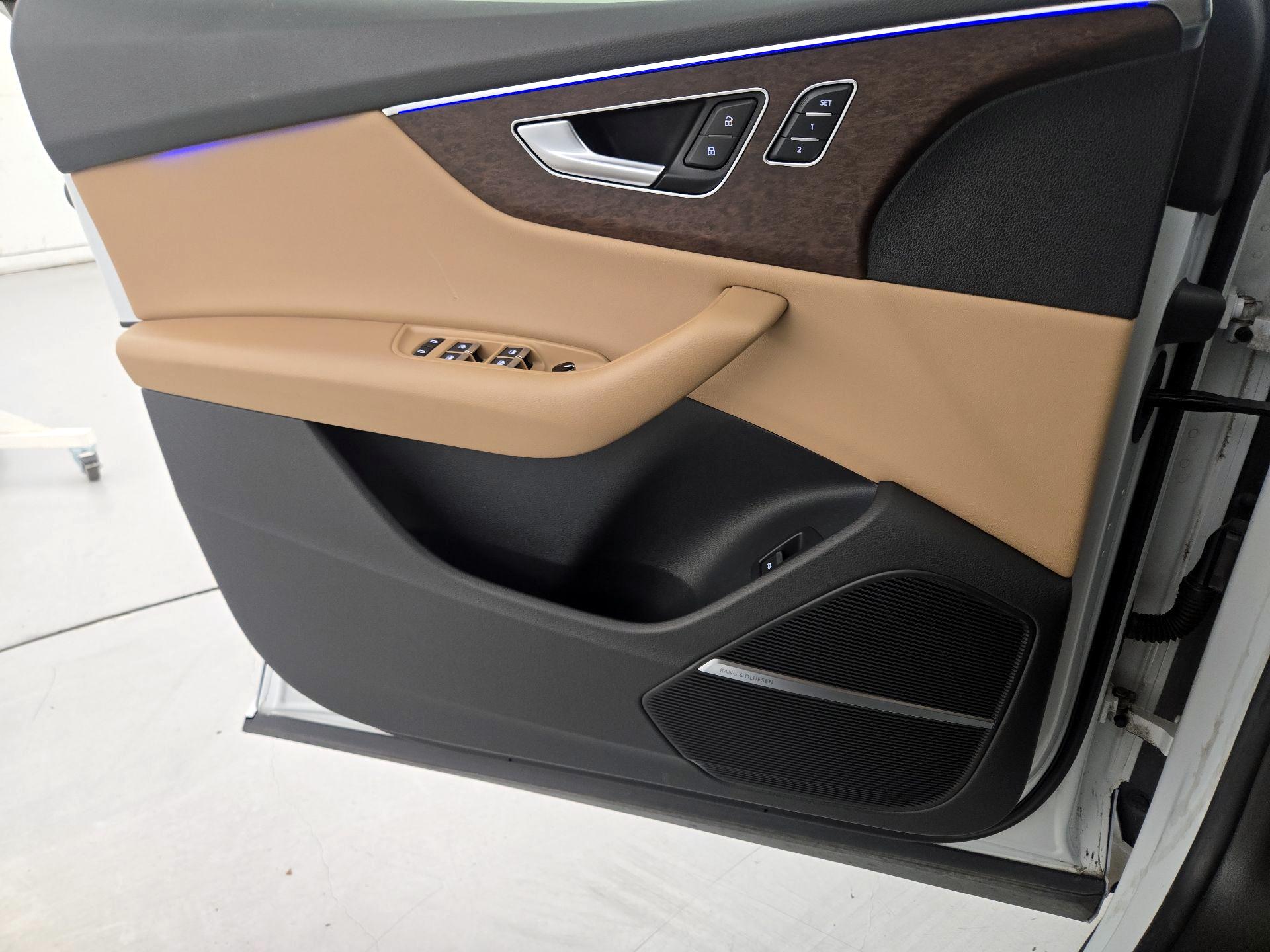 Thumbnail: 2021 Audi Q8 - 12