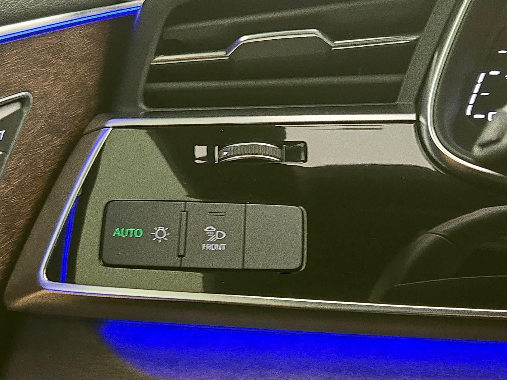 Thumbnail: 2021 Audi Q8 - 13