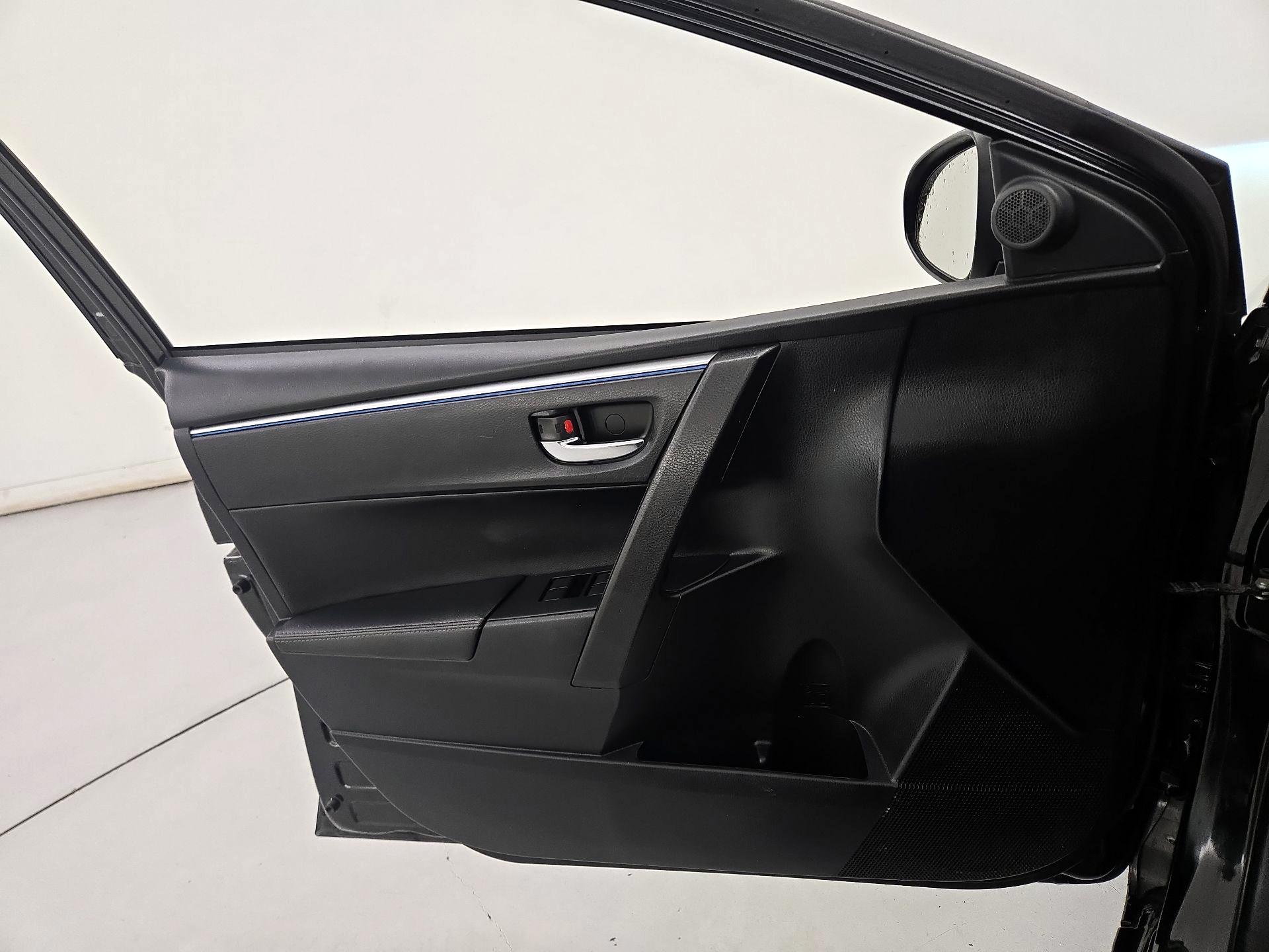 Thumbnail: 2015 Toyota Corolla - 12