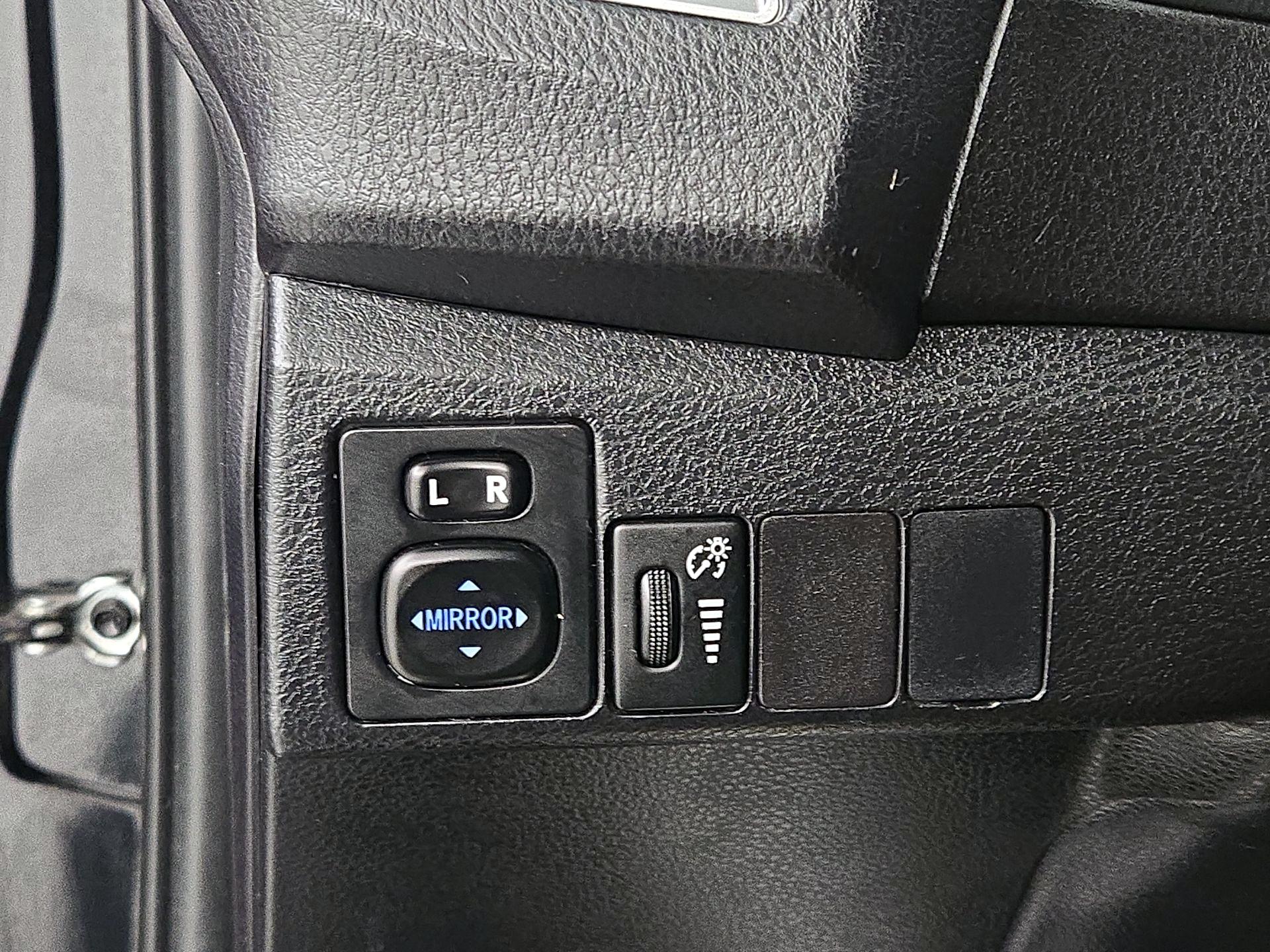 Thumbnail: 2015 Toyota Corolla - 13