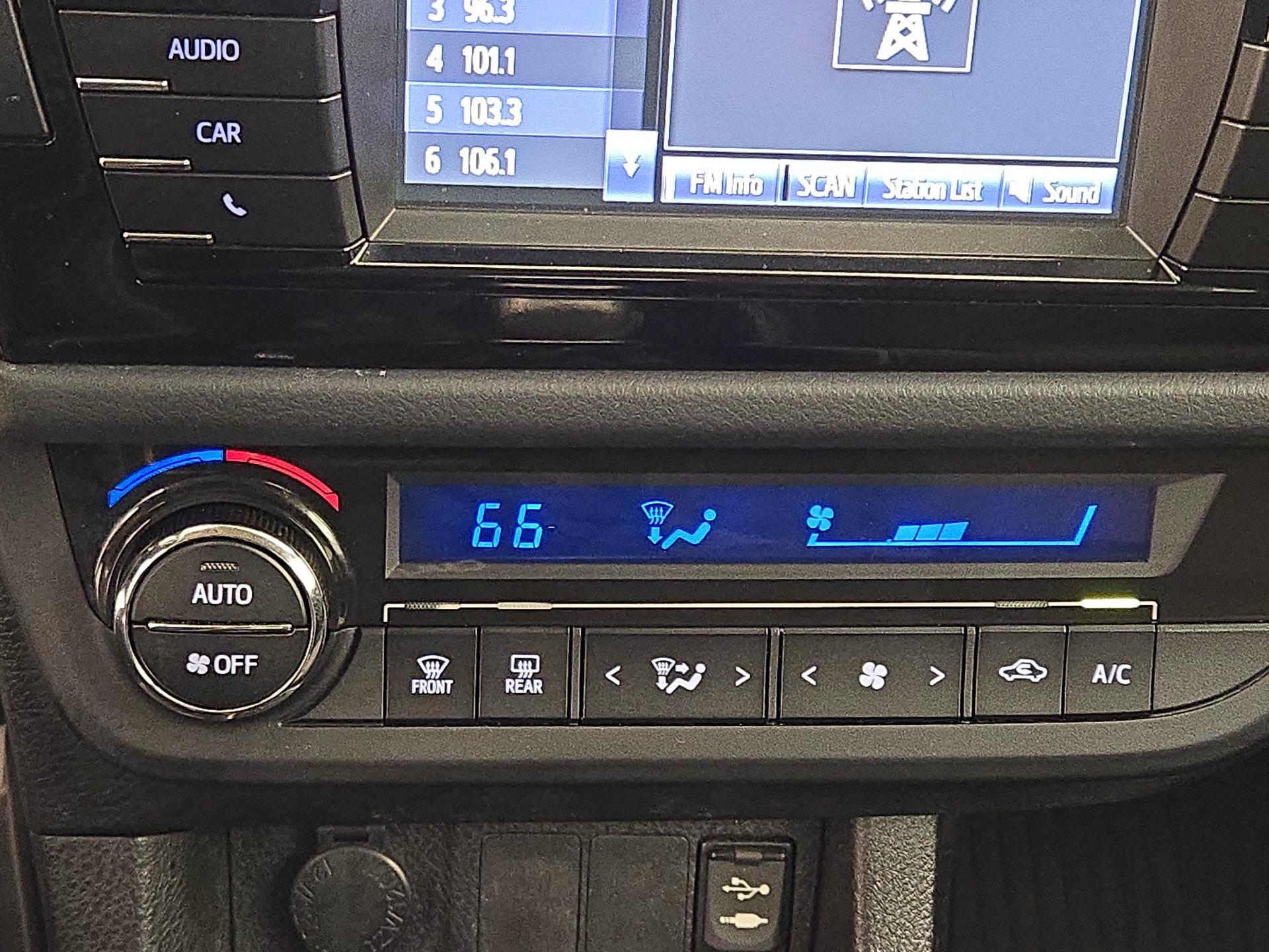 Thumbnail: 2015 Toyota Corolla - 16