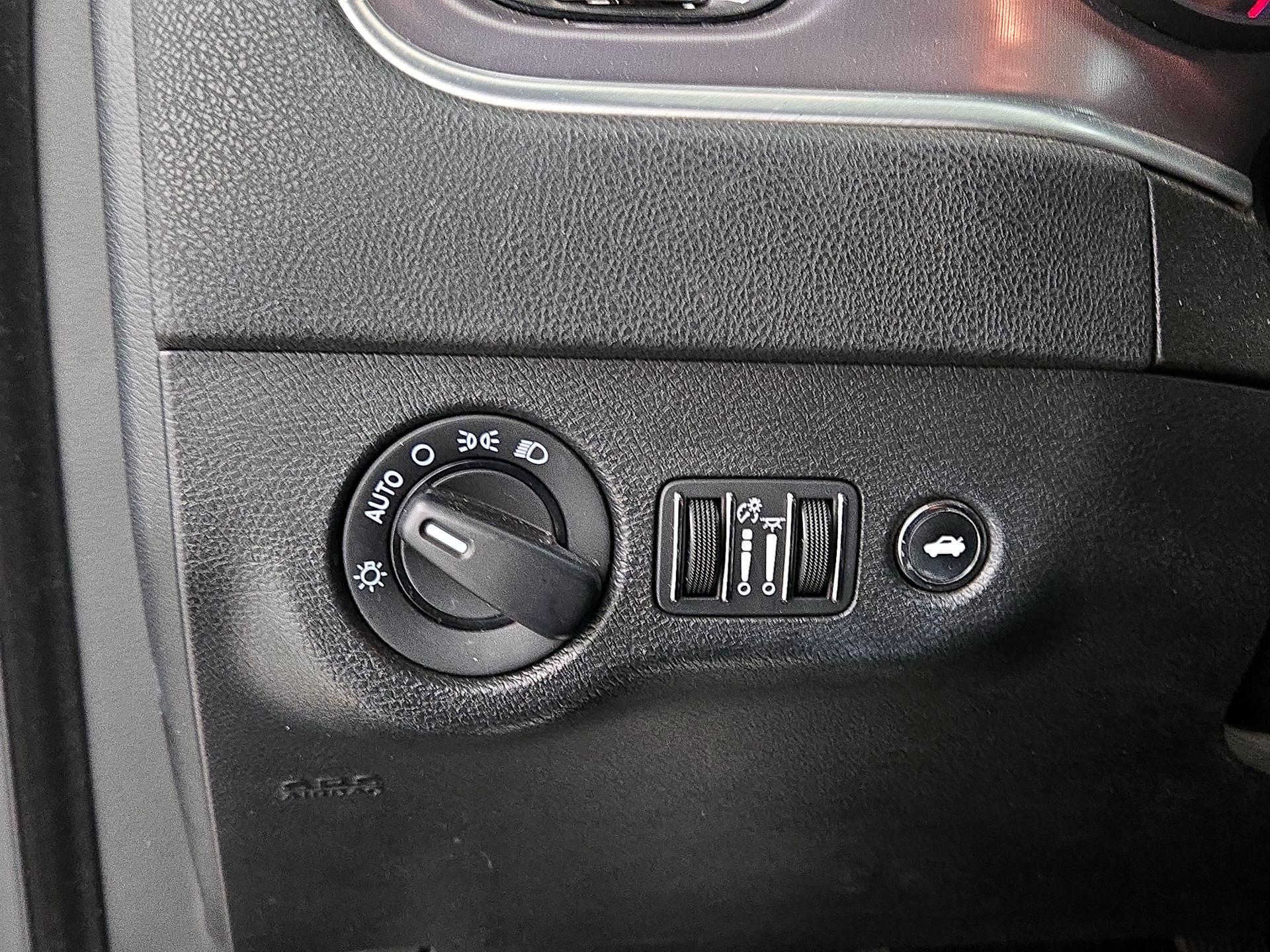 Thumbnail: 2020 Dodge Charger - 13