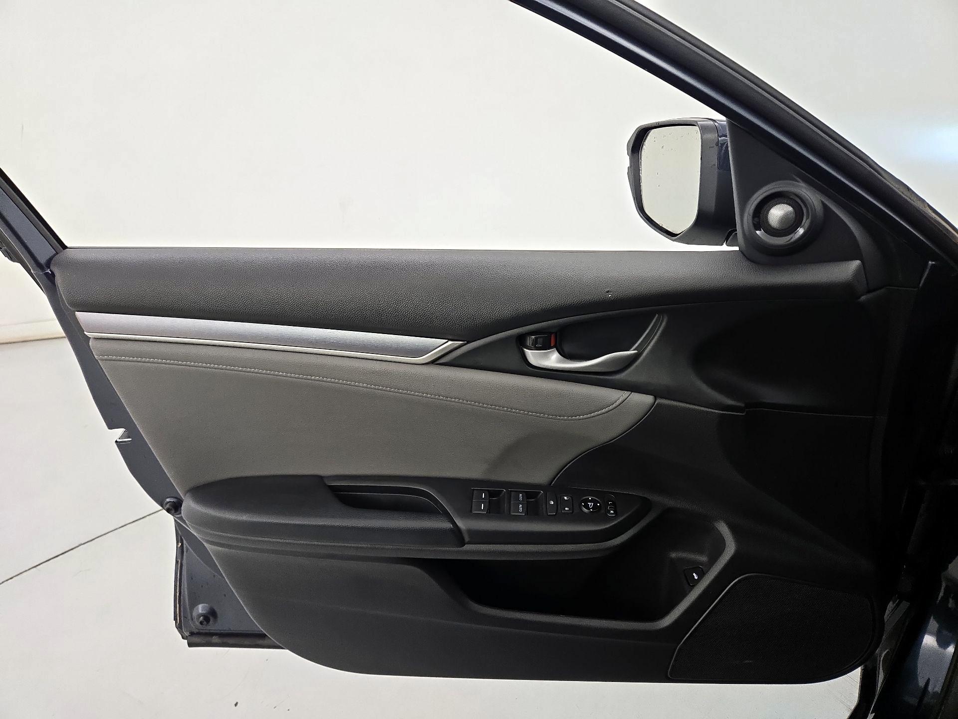 Thumbnail: 2017 Honda Civic - 12