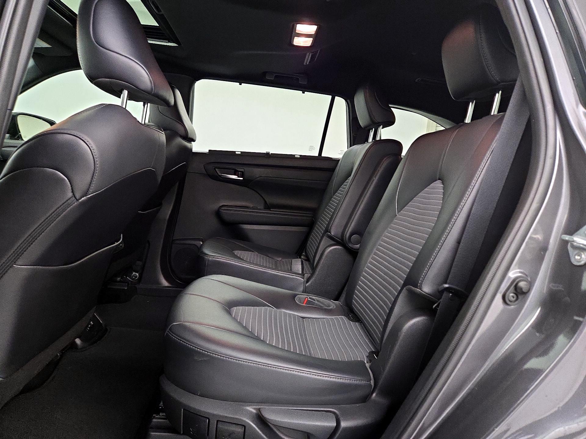 Thumbnail: 2021 Toyota Highlander - 20