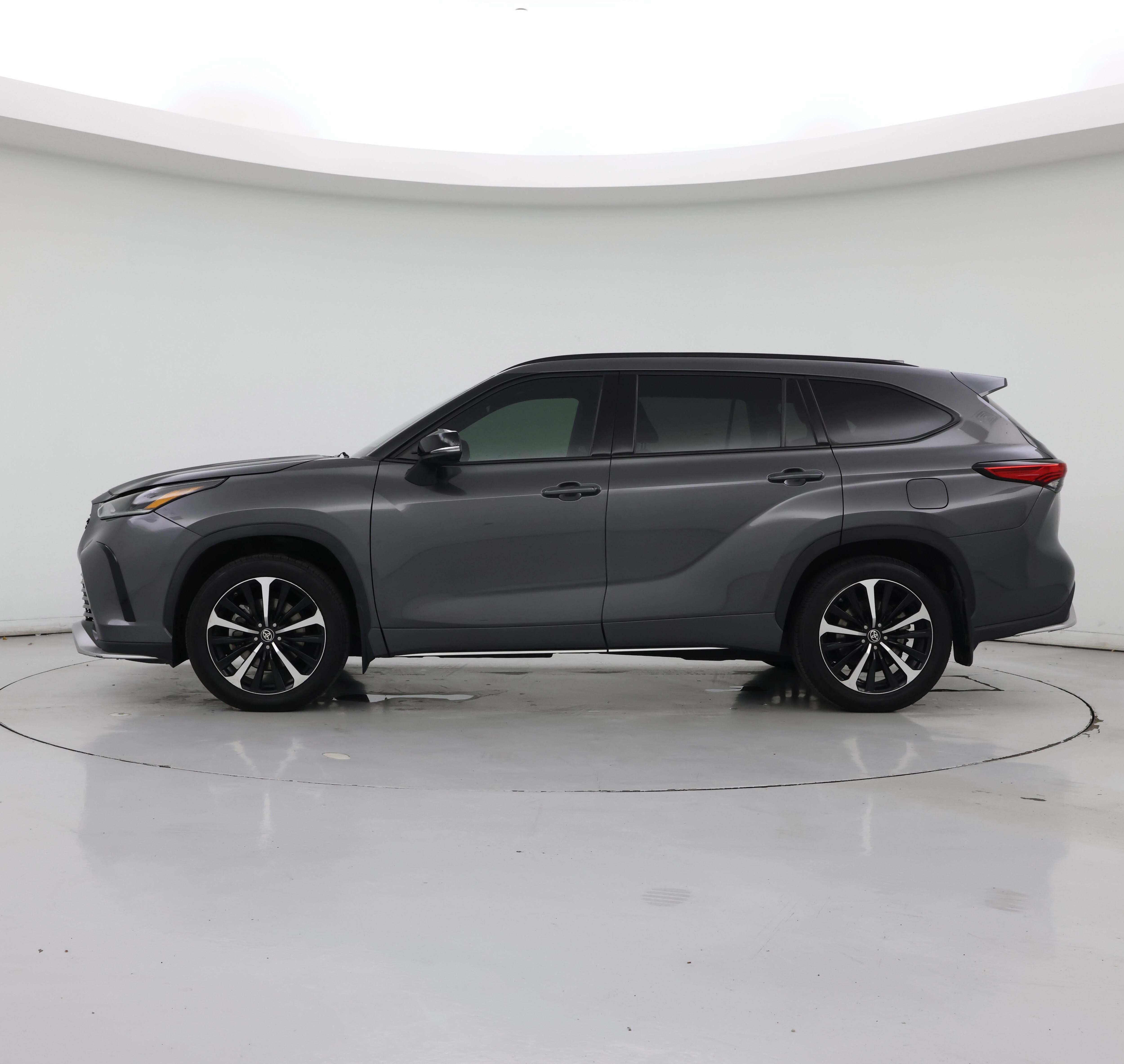 Thumbnail: 2021 Toyota Highlander - 3