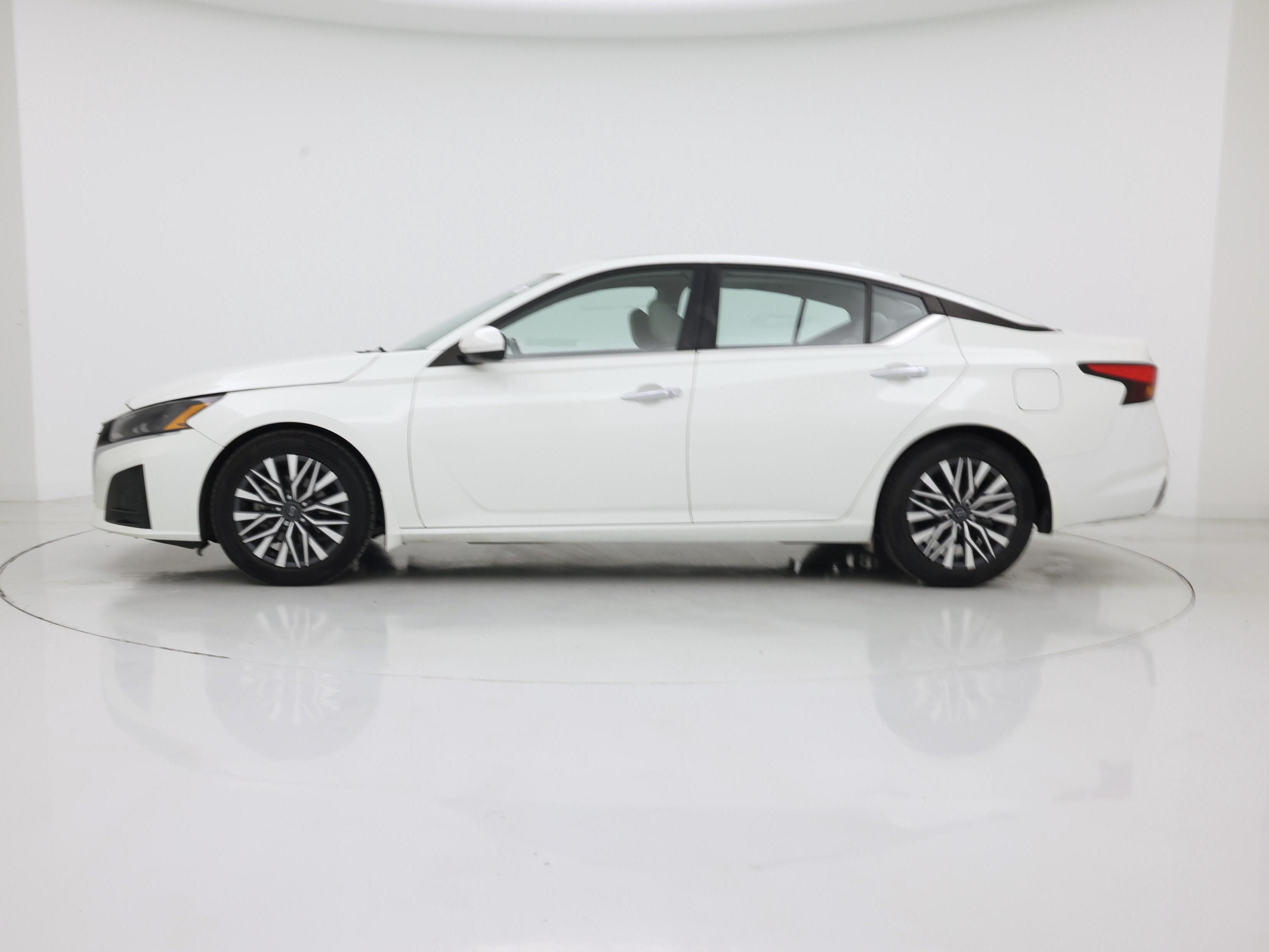 Thumbnail: 2023 Nissan Altima - 3