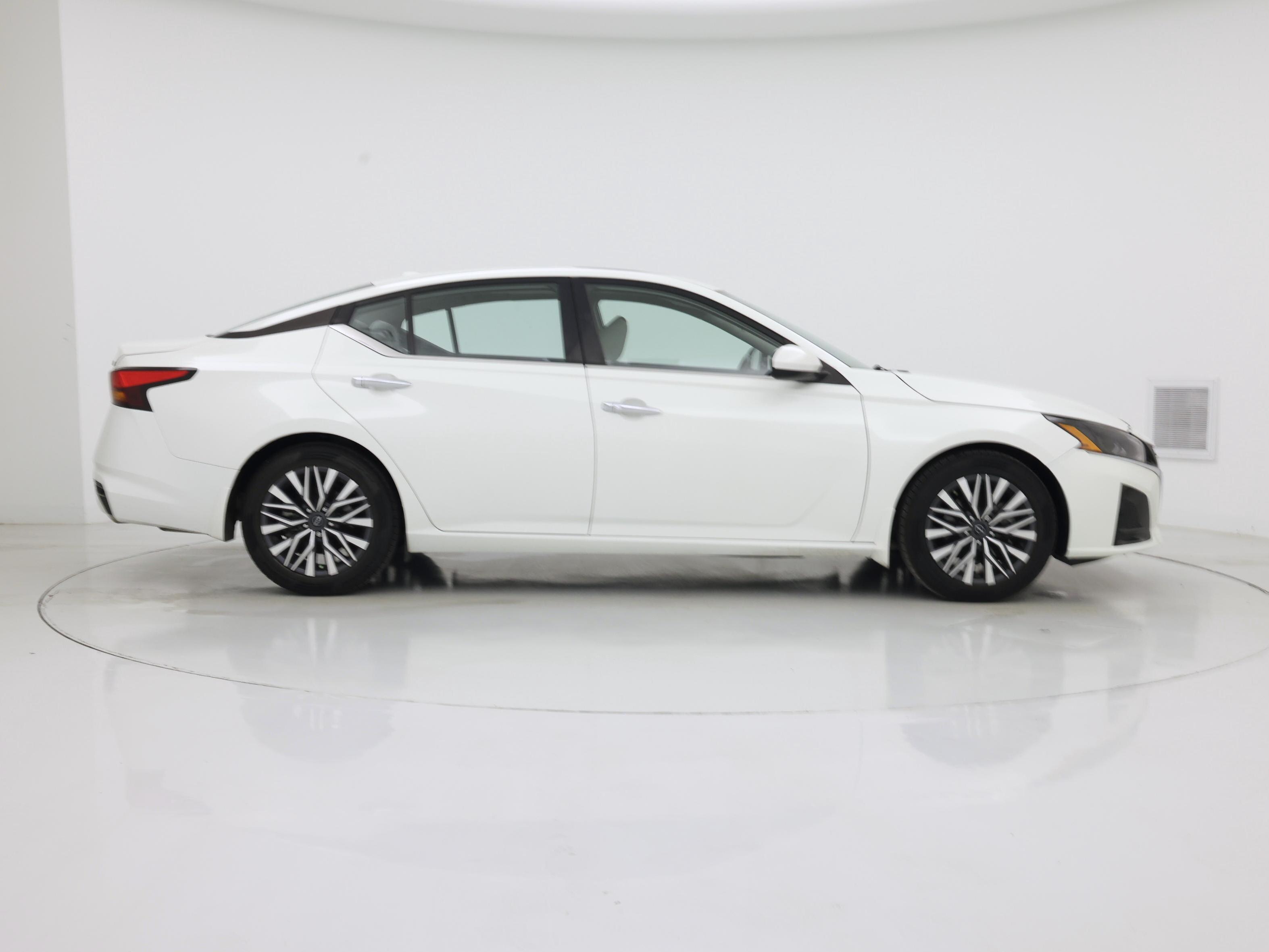 Thumbnail: 2023 Nissan Altima - 7