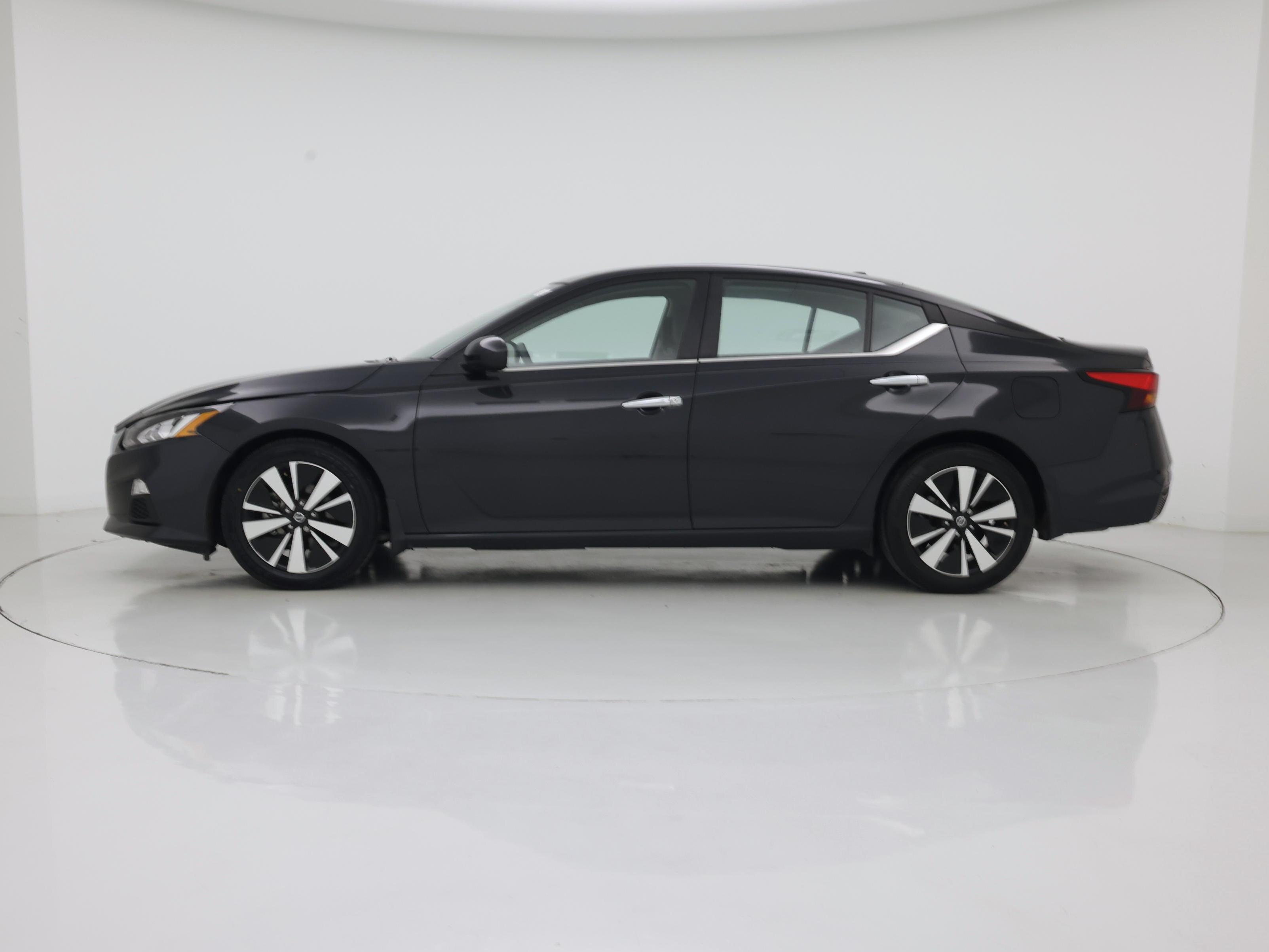 Thumbnail: 2022 Nissan Altima - 3