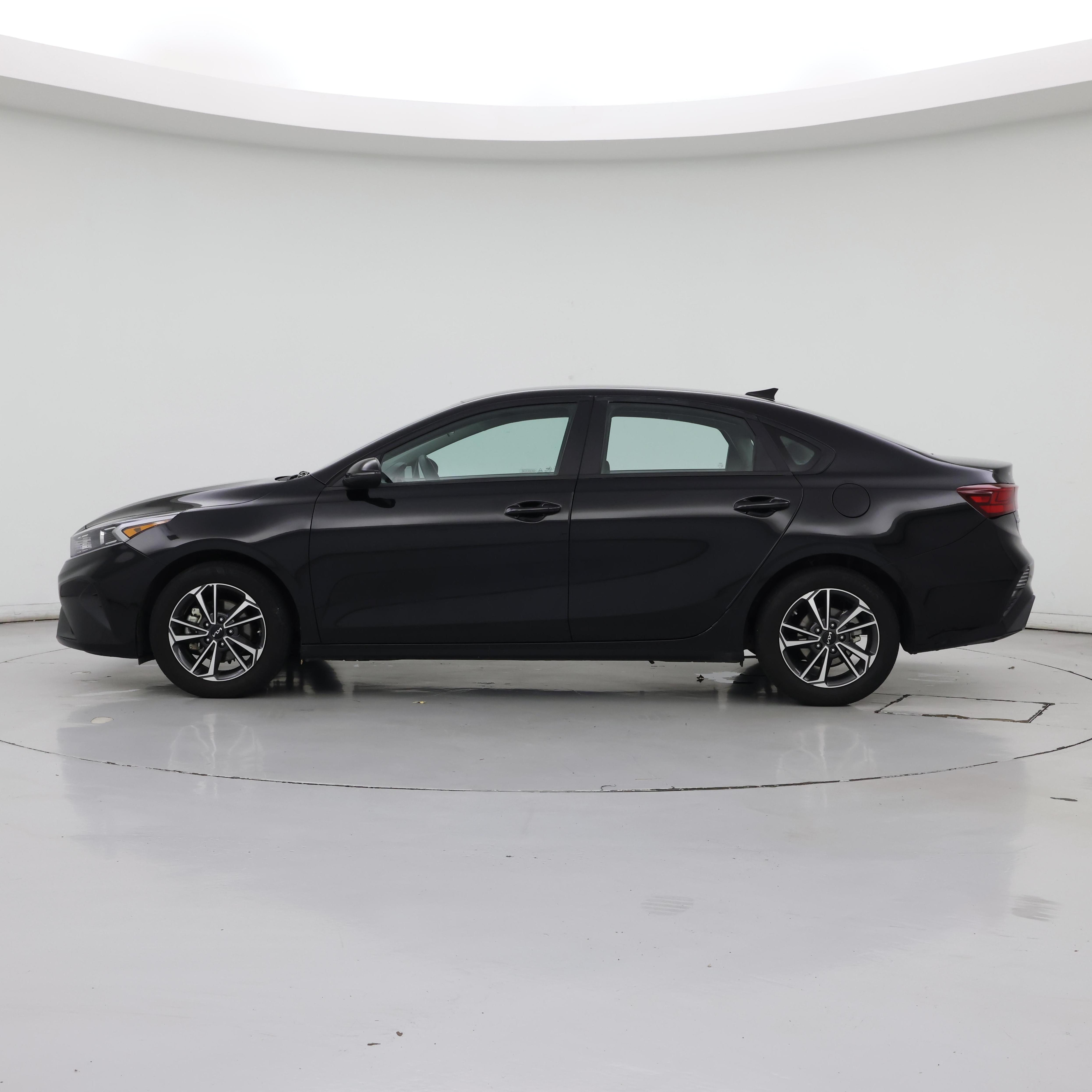 Thumbnail: 2024 Kia Forte - 3